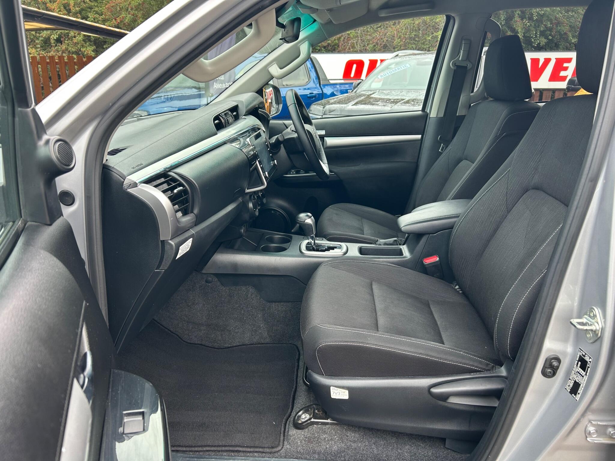 Toyota Hilux view 20