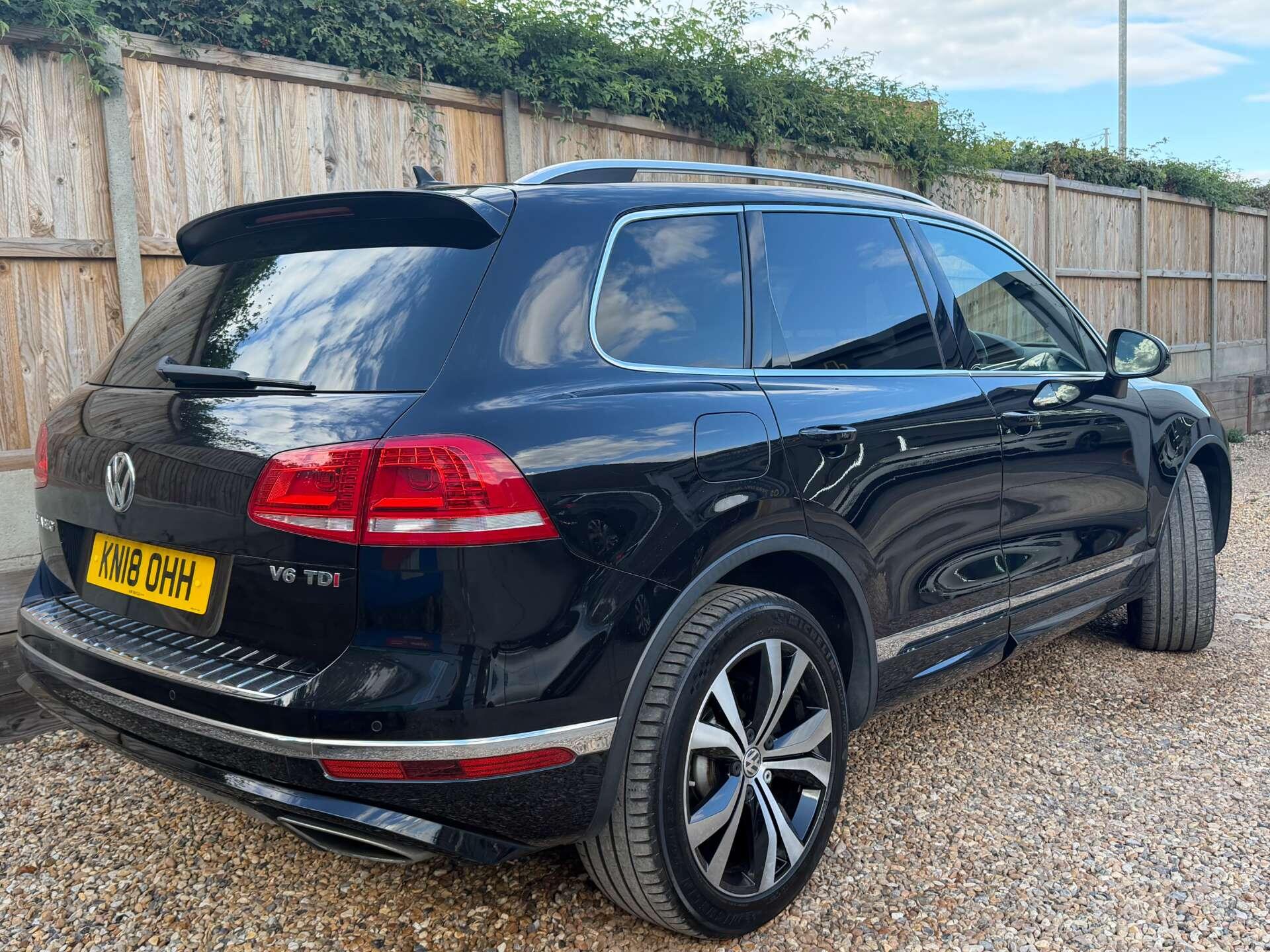 Volkswagen Touareg view 14