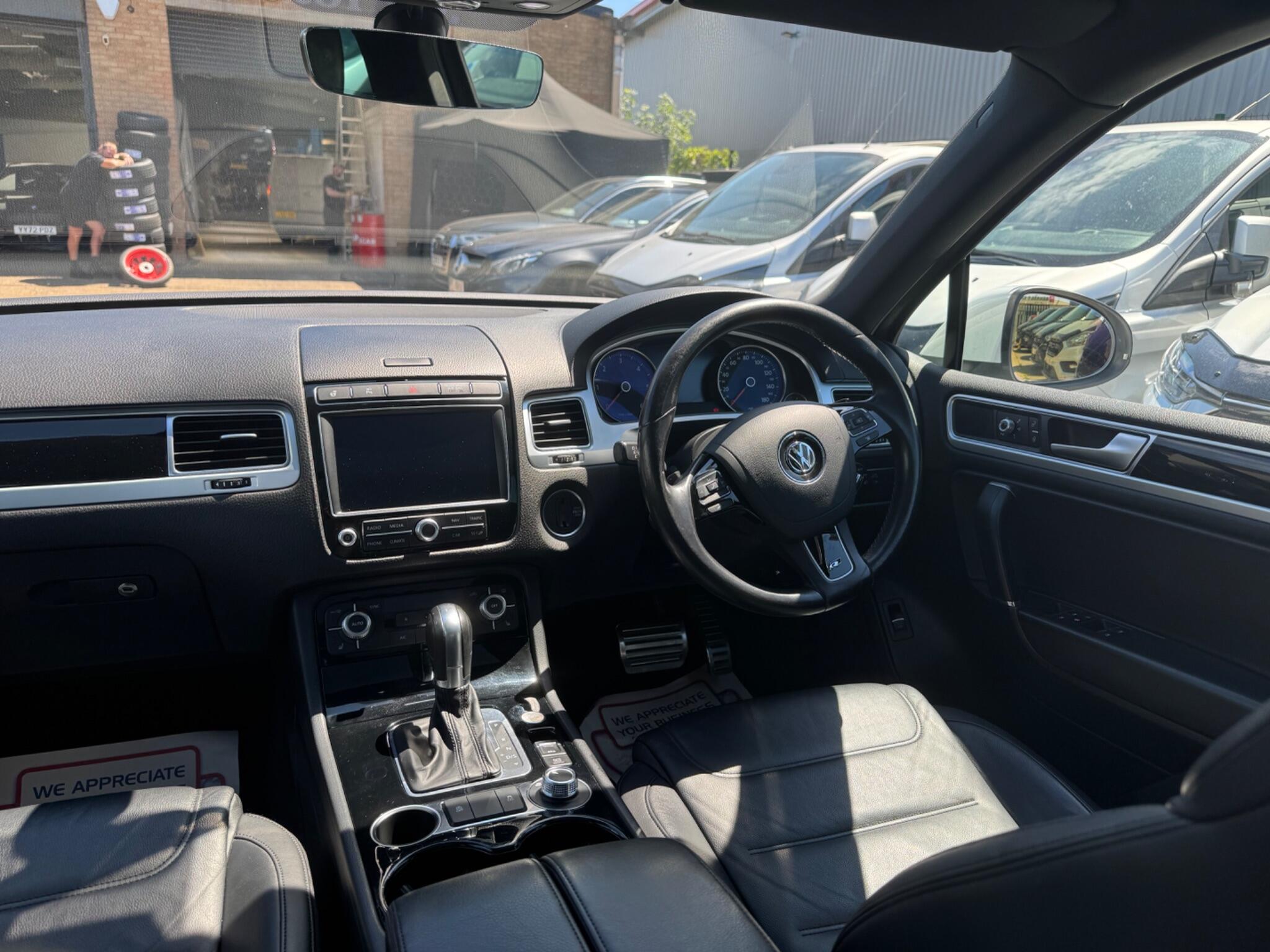 Volkswagen Touareg view 15