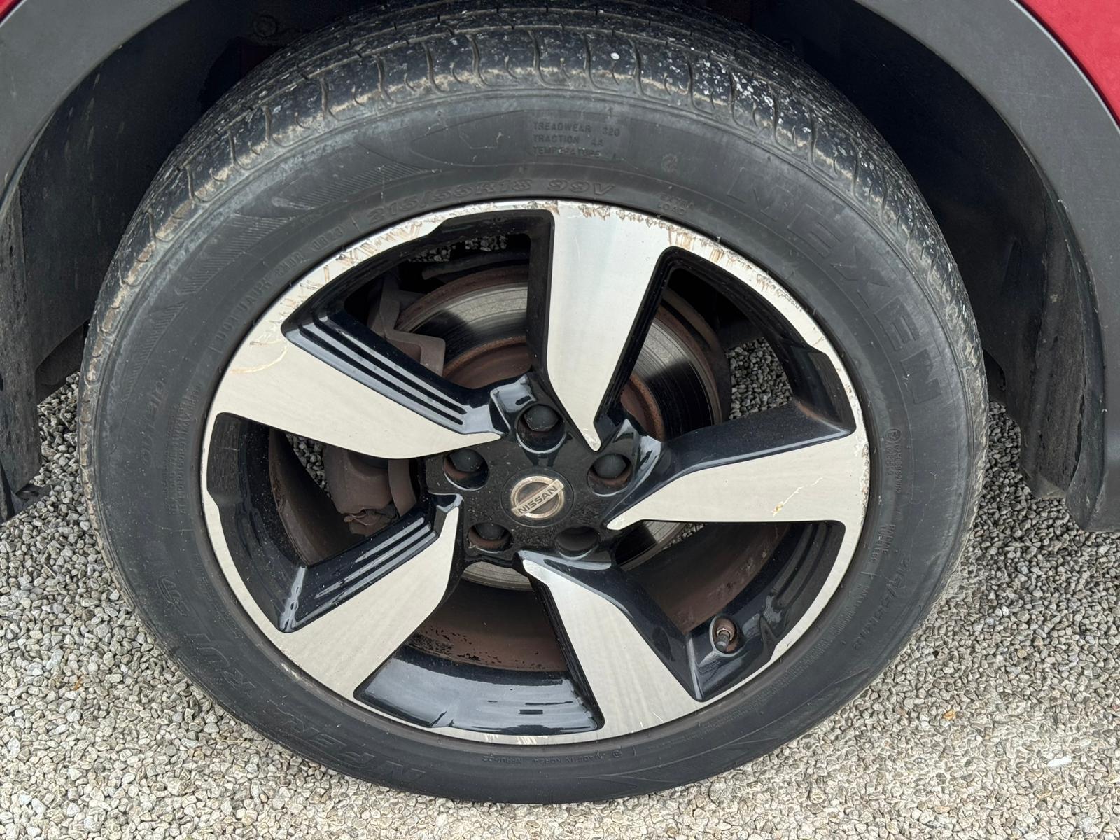 2016 Nissan Qashqai 1.2 DIG-T N-Connecta 2WD Euro 6 (s/s) 5dr • 42,835 miles image 25