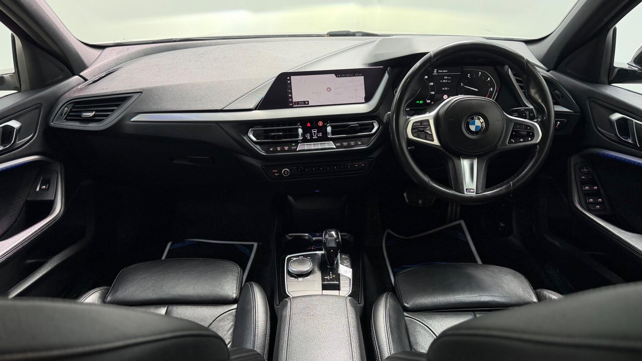 BMW 1 Series view 4