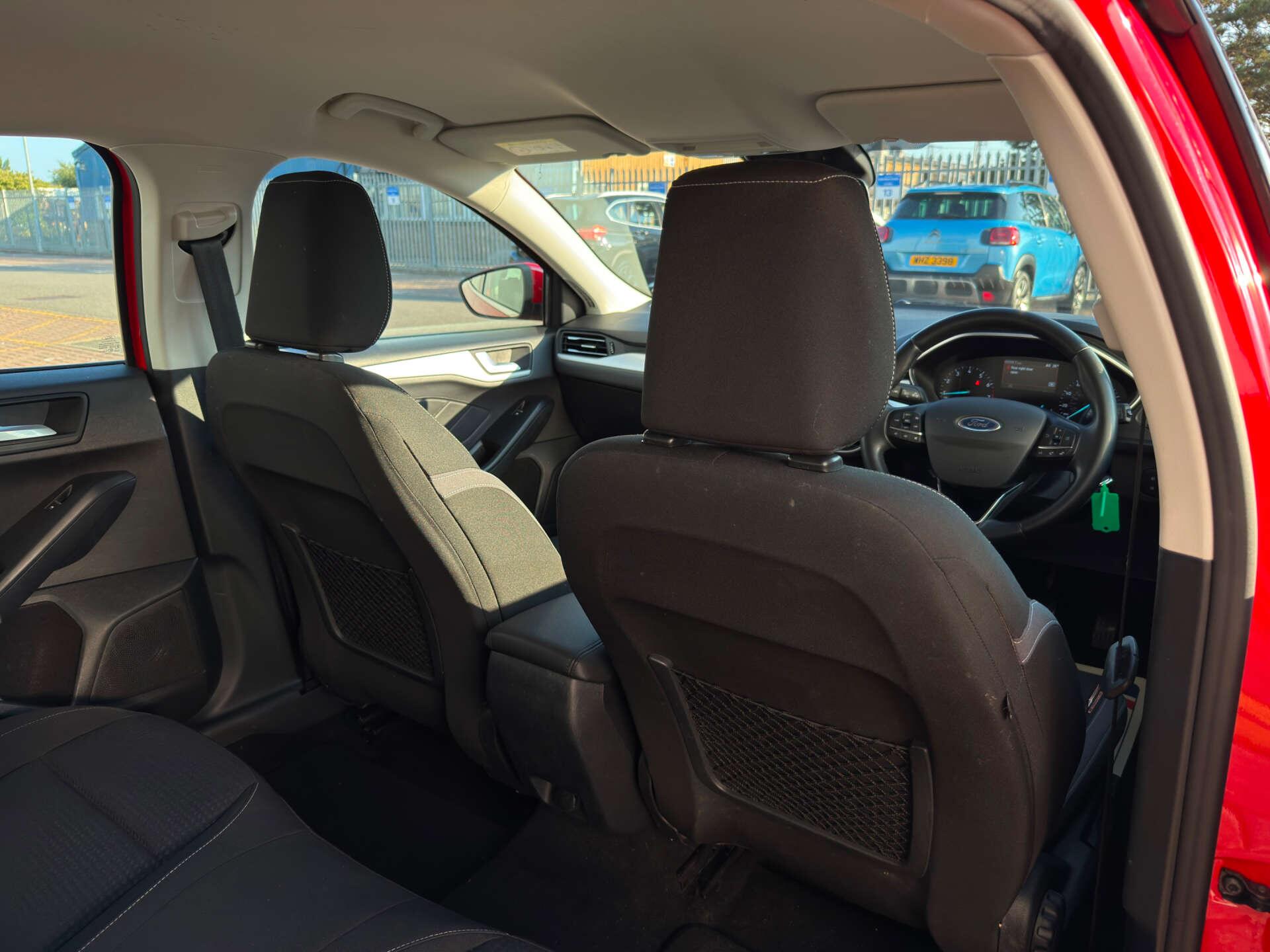 Ford Focus view 22