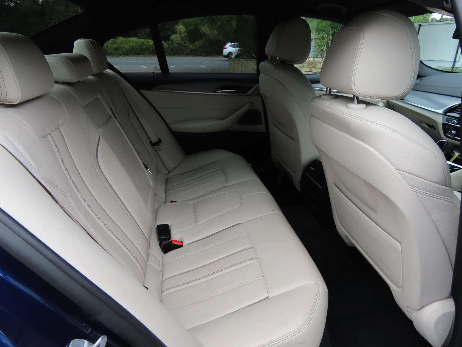 BMW 5 Series view 10