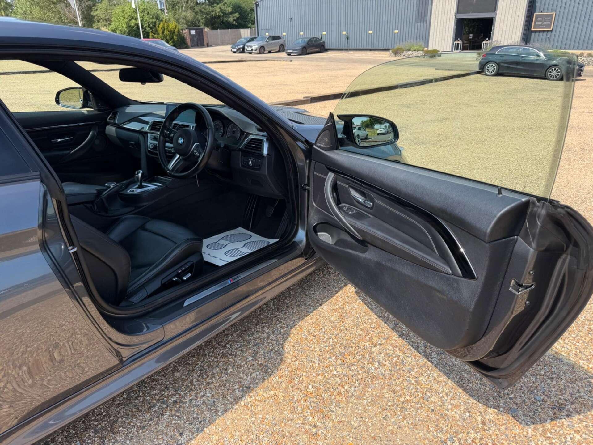 BMW M4 view 16