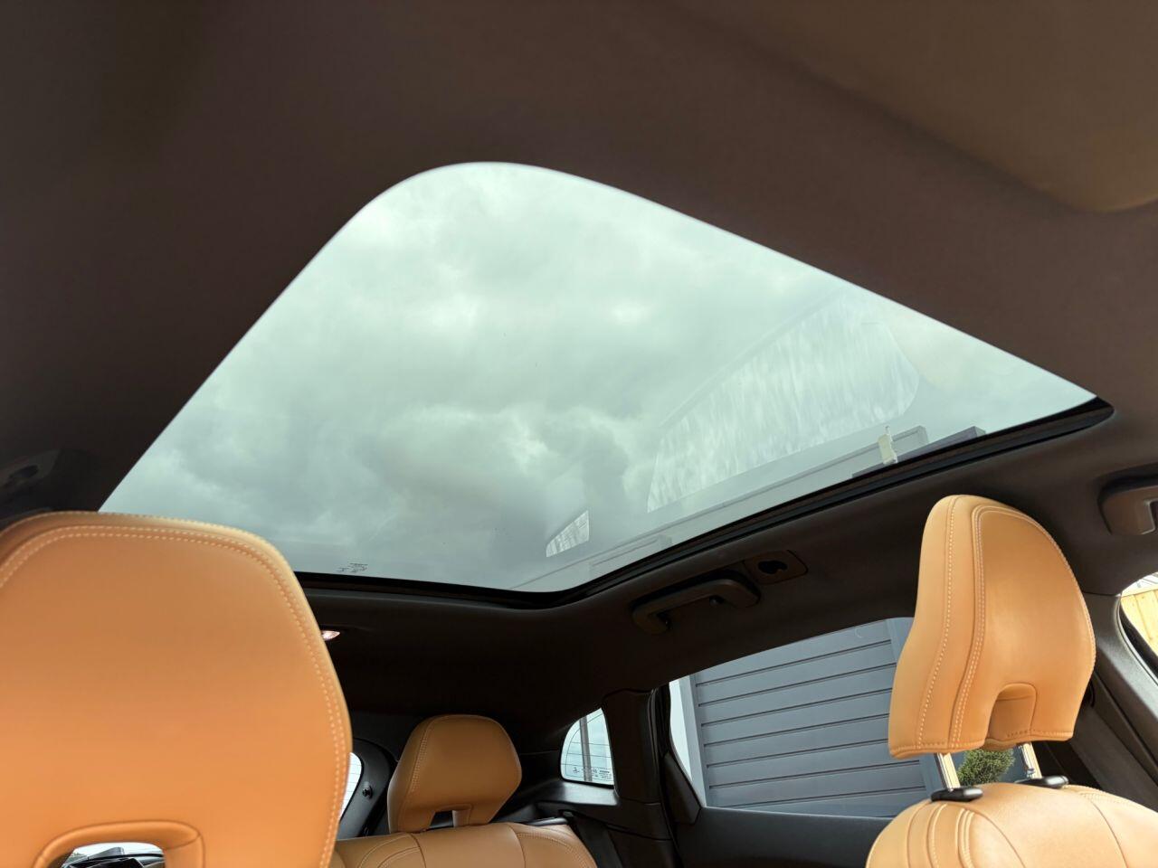 Volvo V40 Cross Country view 28