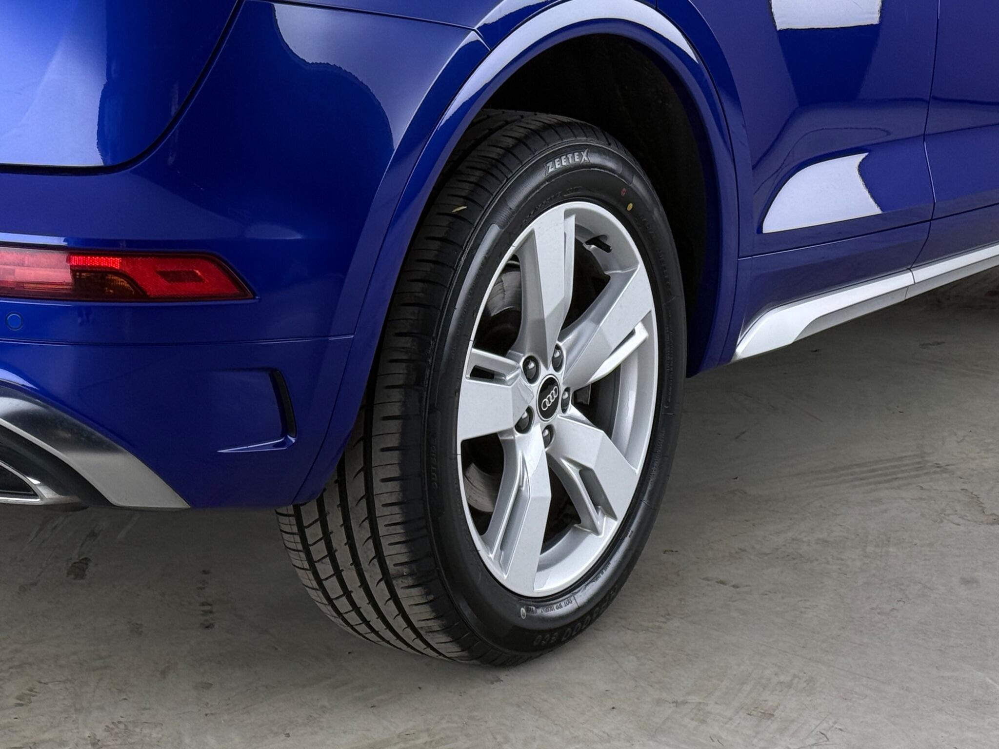 Audi Q5 view 9