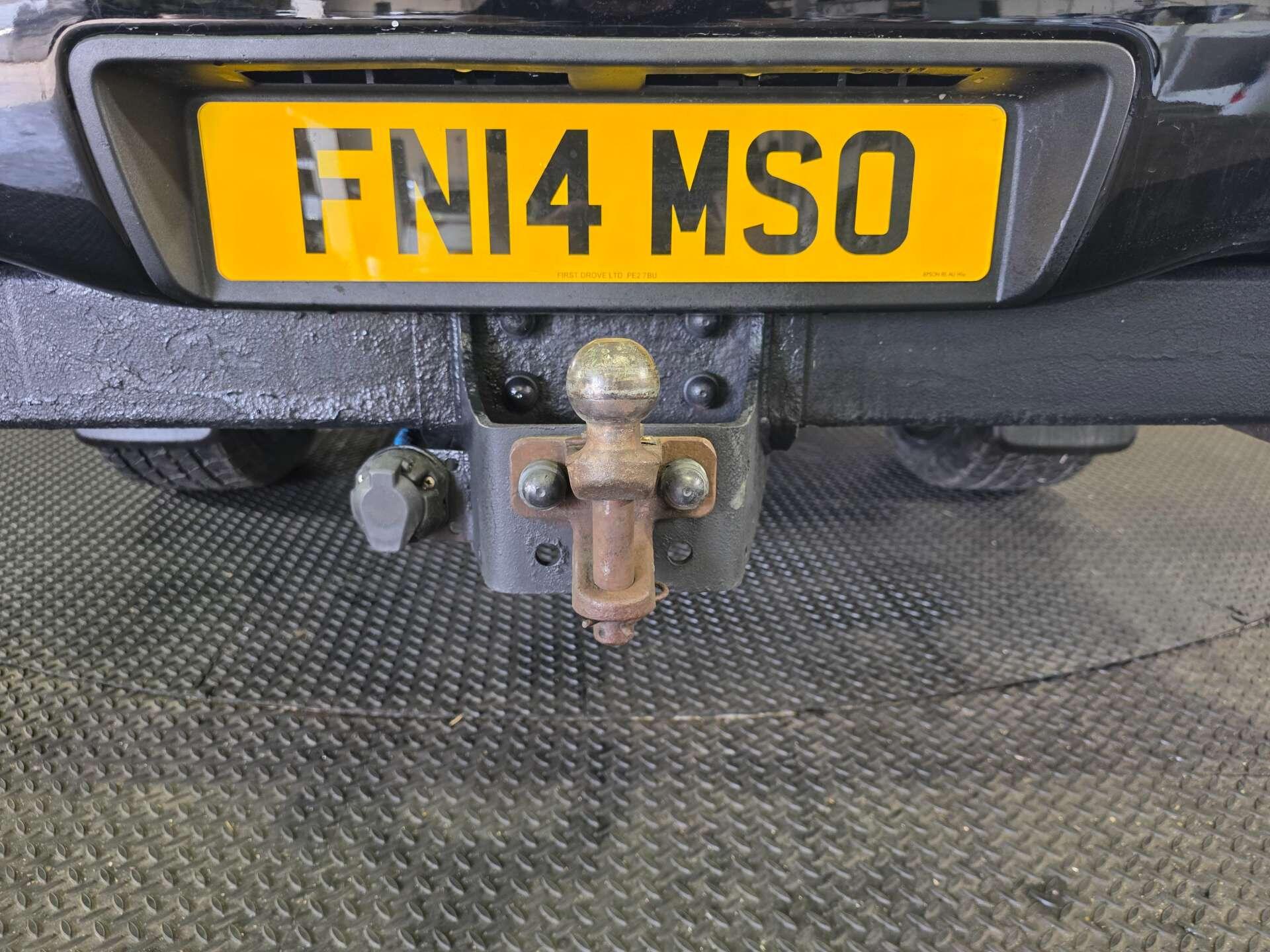 Toyota Hilux view 33