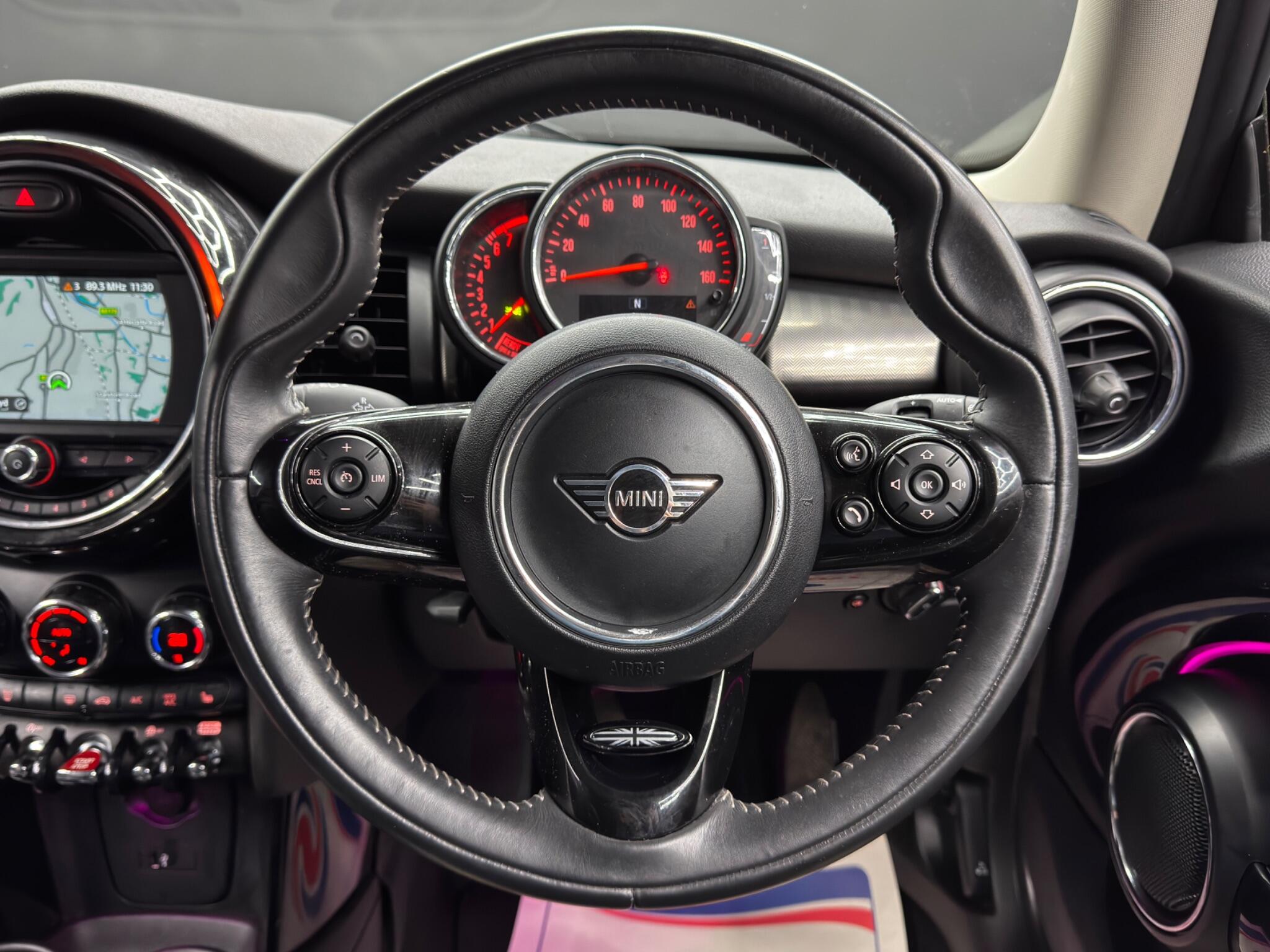 MINI Hatch view 18