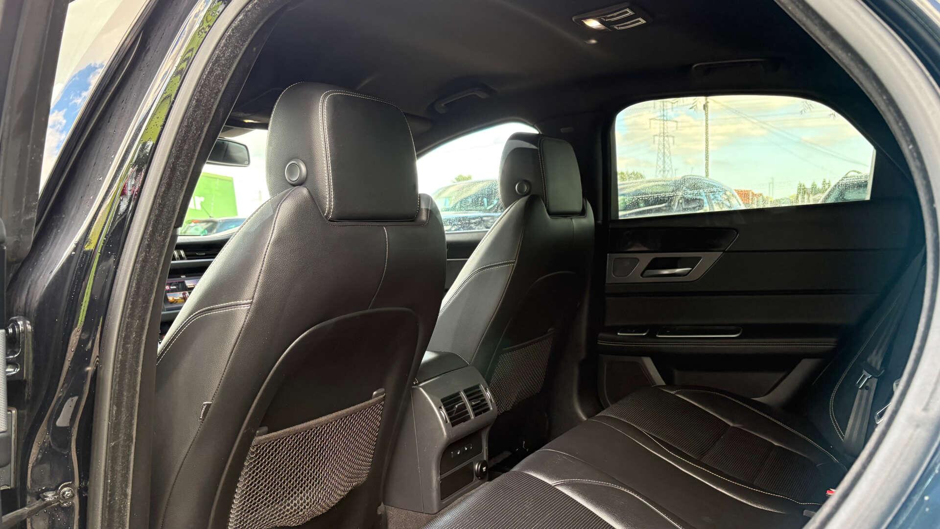 Jaguar XF view 16