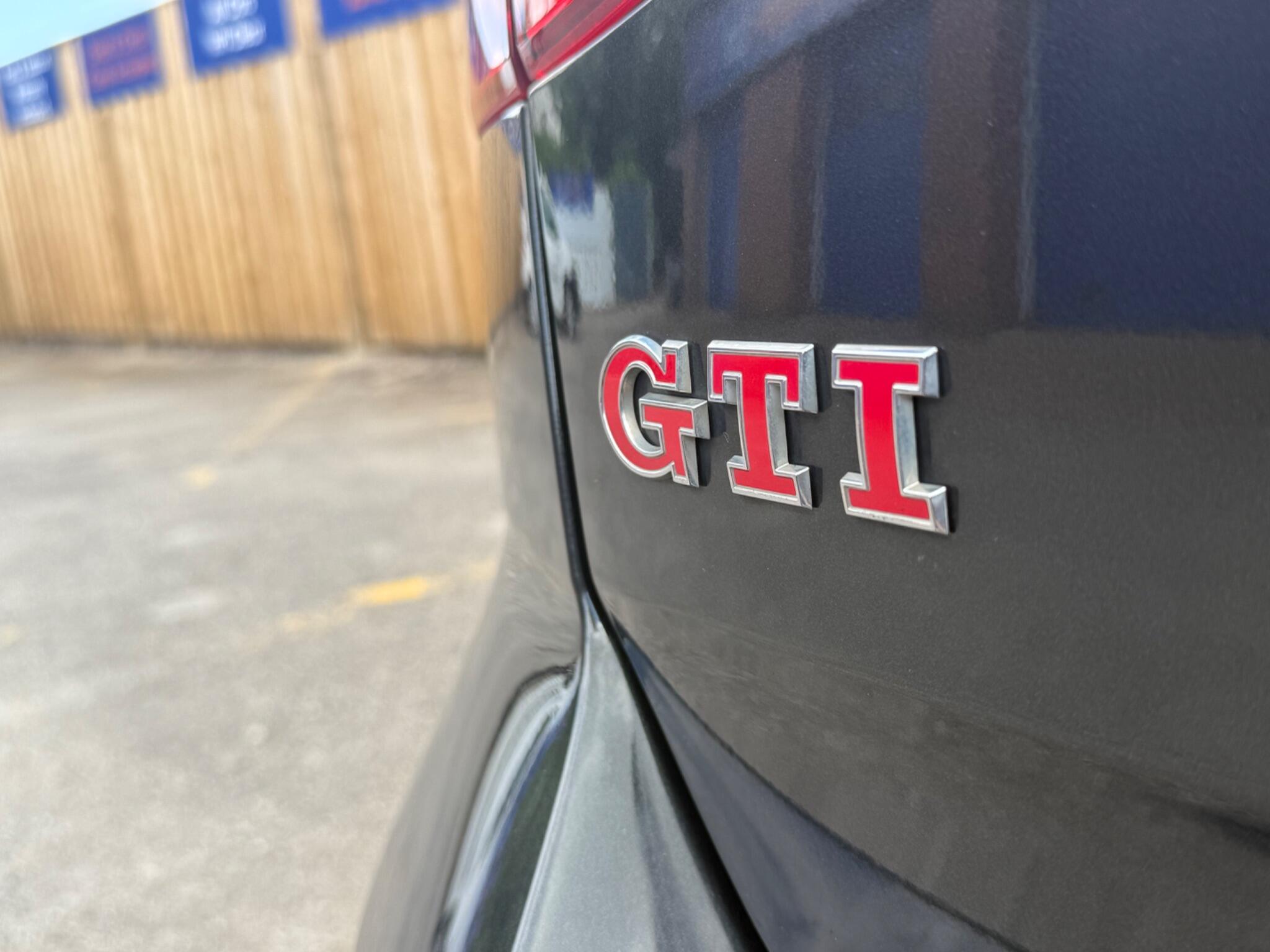 Volkswagen Golf view 17