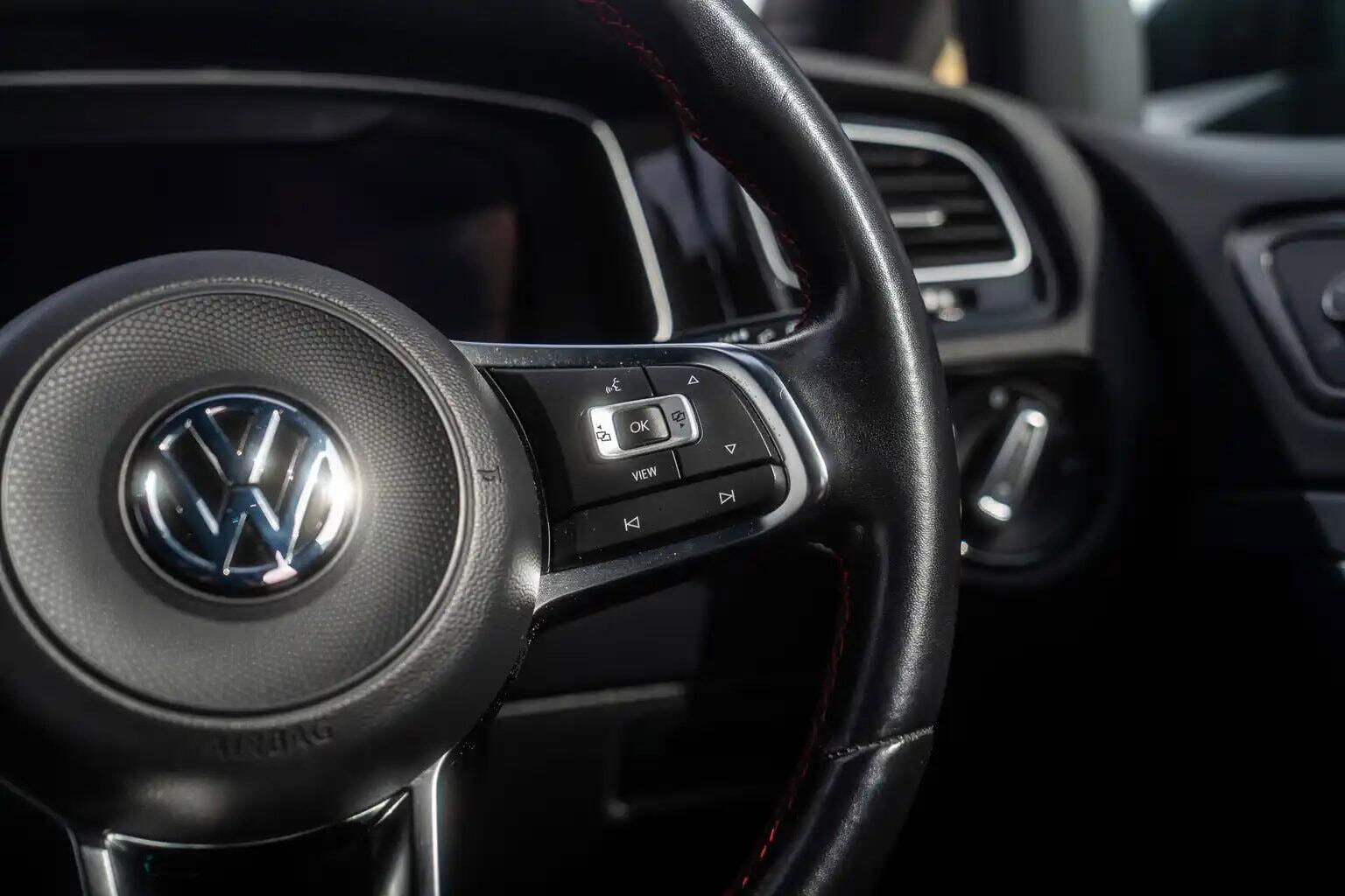 Volkswagen Golf view 28