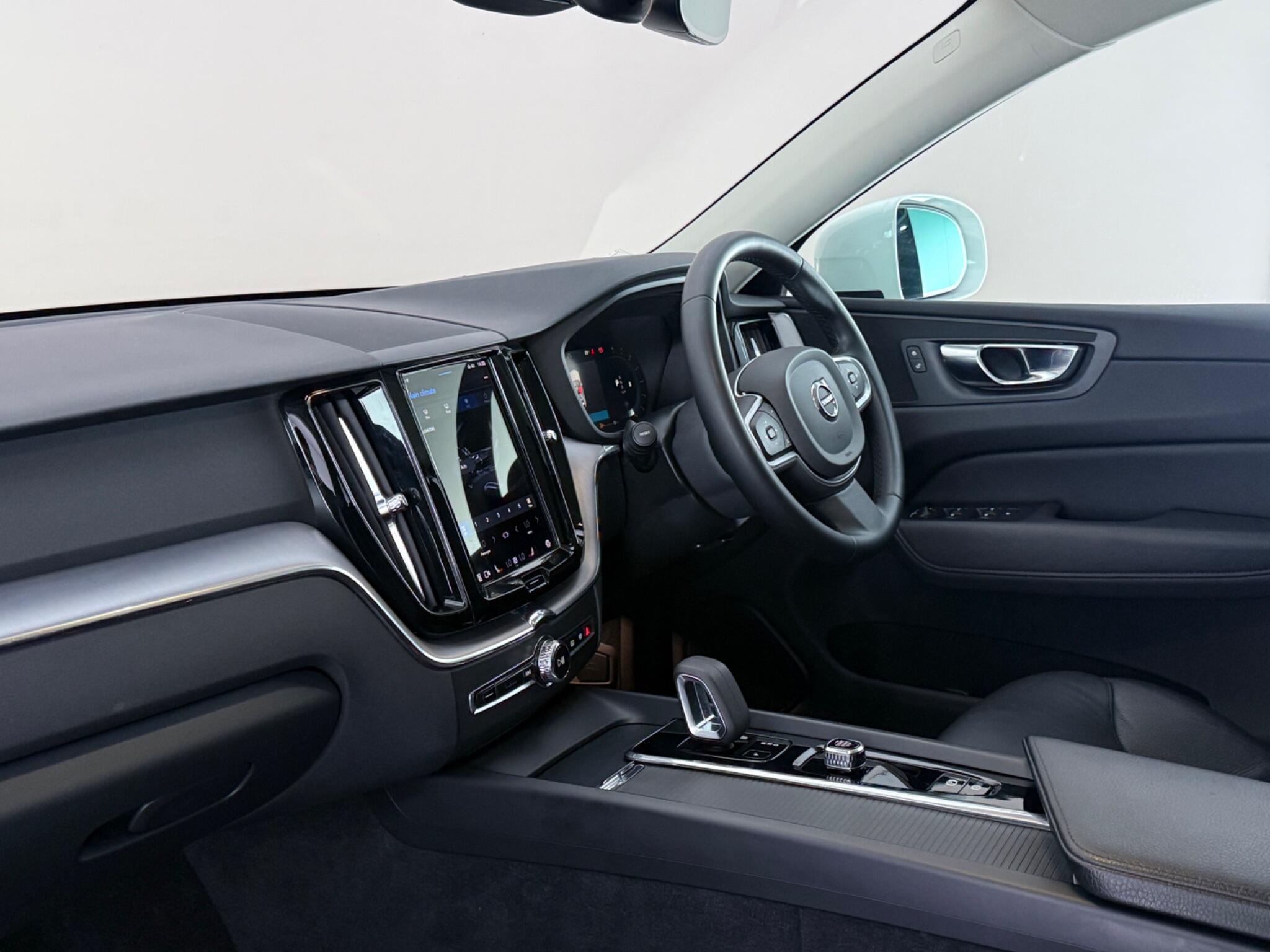 Volvo XC60 view 3