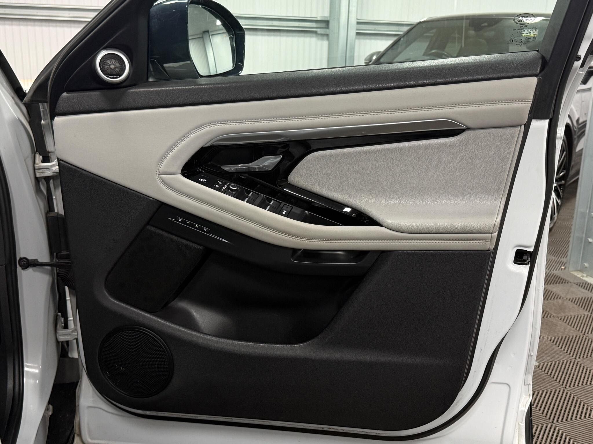 Land Rover Range Rover Evoque view 33