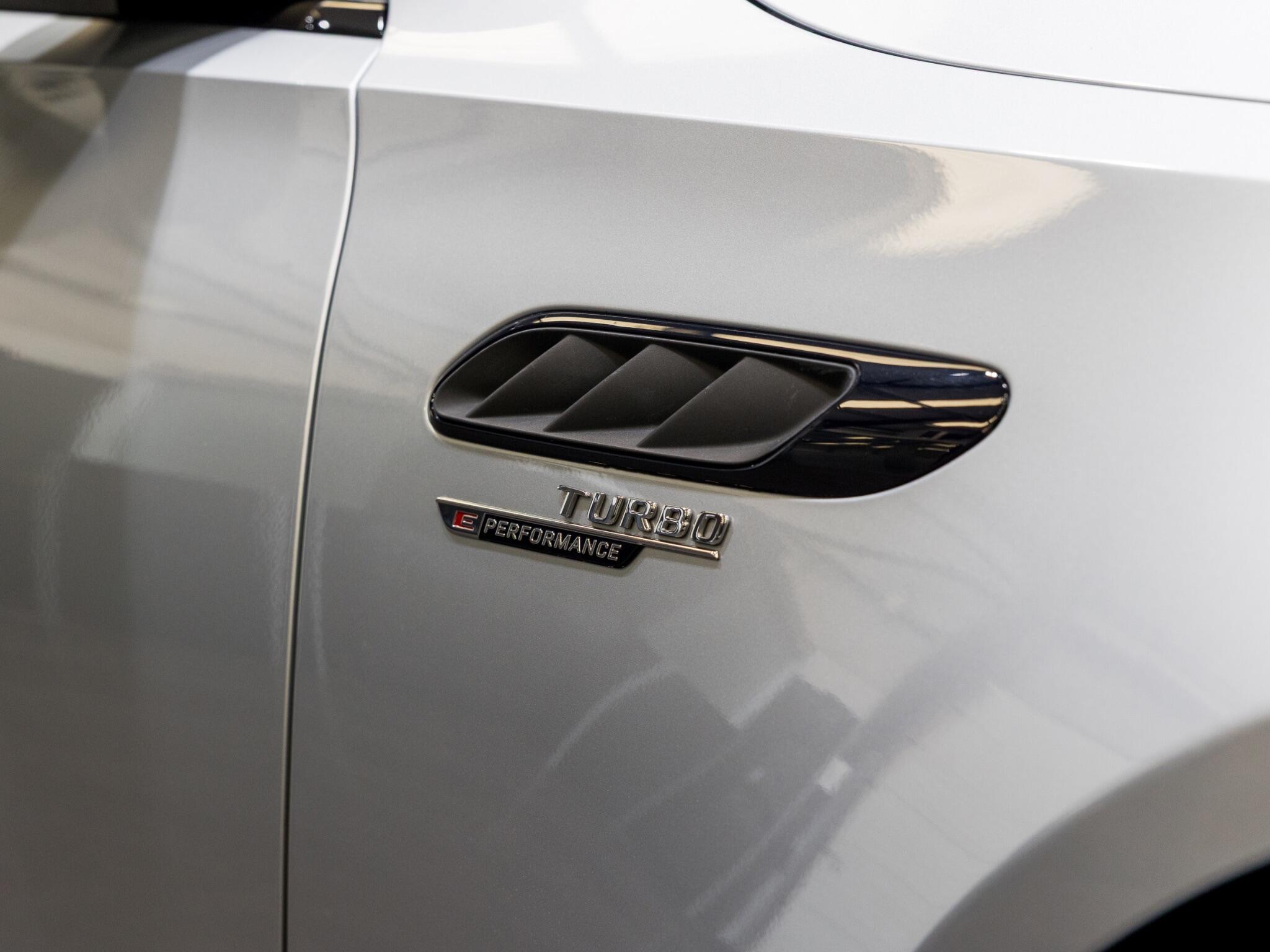 Mercedes-Benz C Class view 16