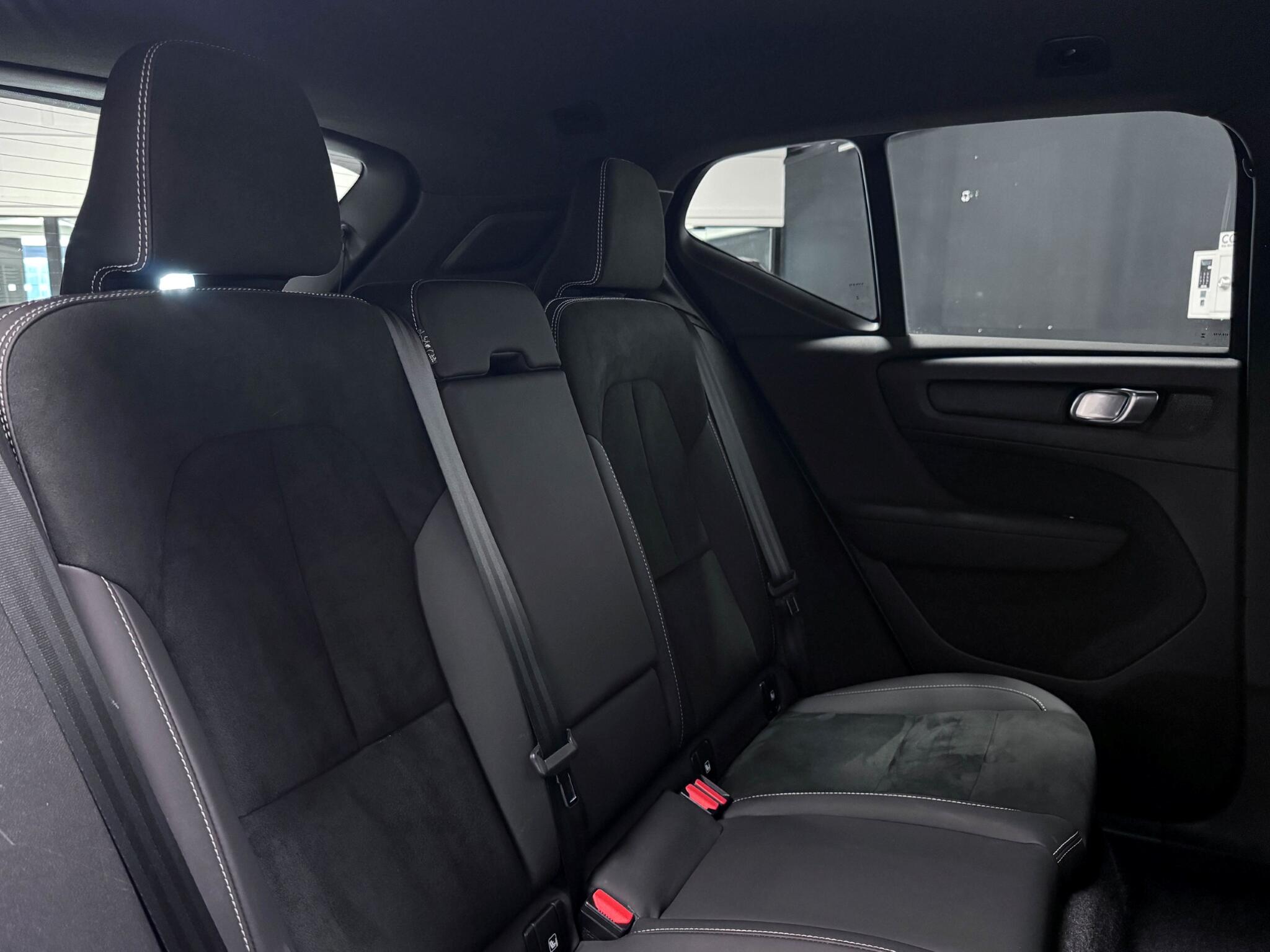 Volvo XC40 view 11