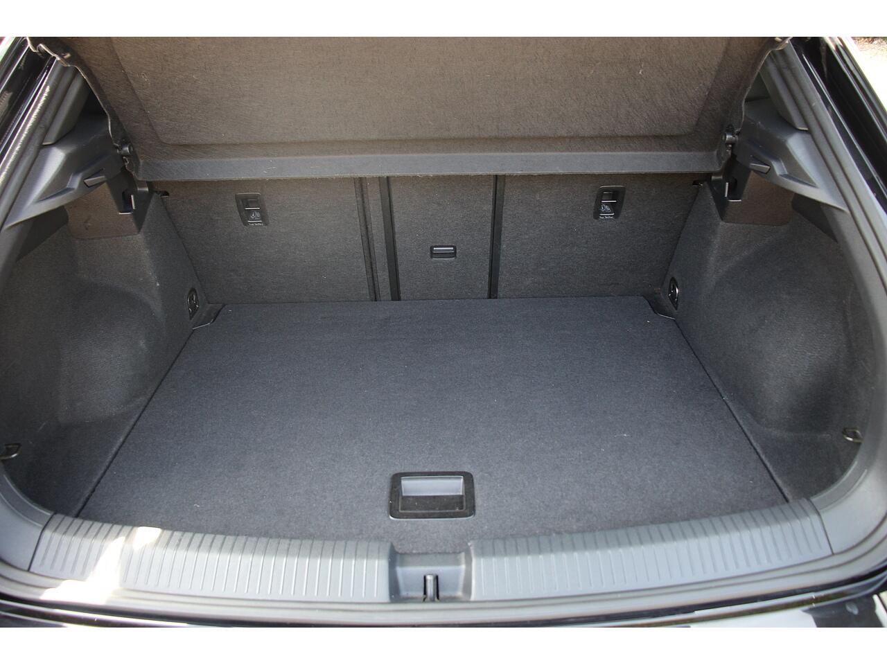 Volkswagen T-Roc view 35