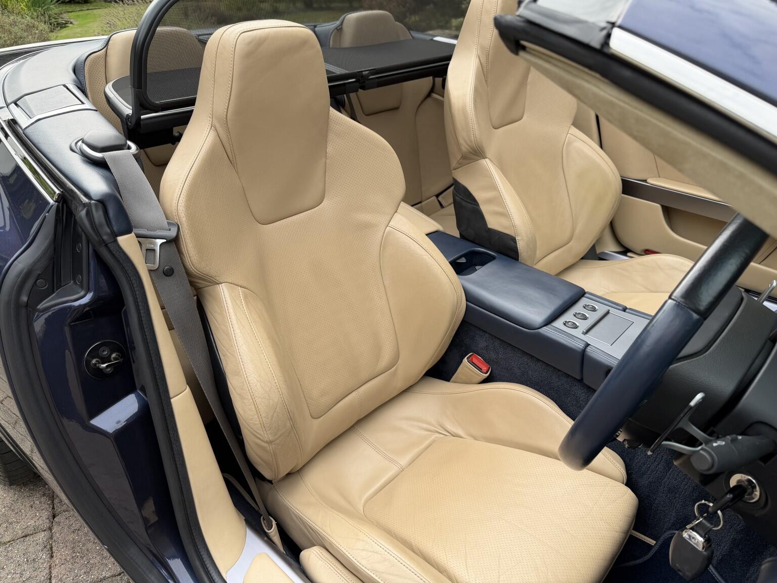 Aston Martin DB9 view 21