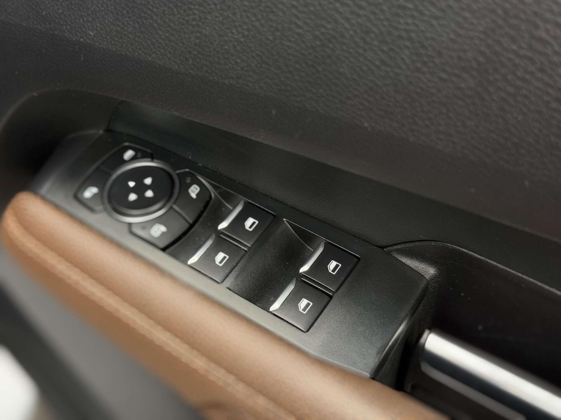 Volkswagen Amarok view 28