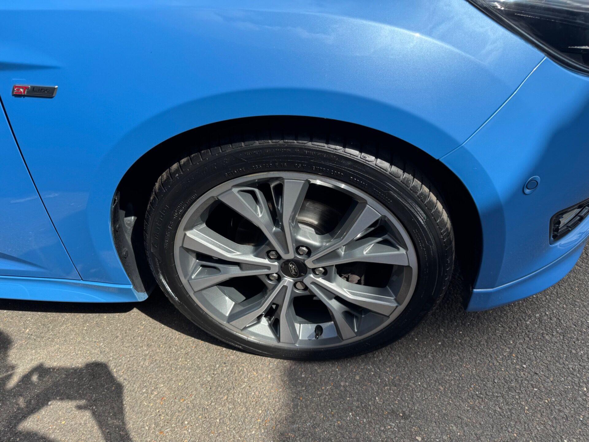 Ford Focus view 23
