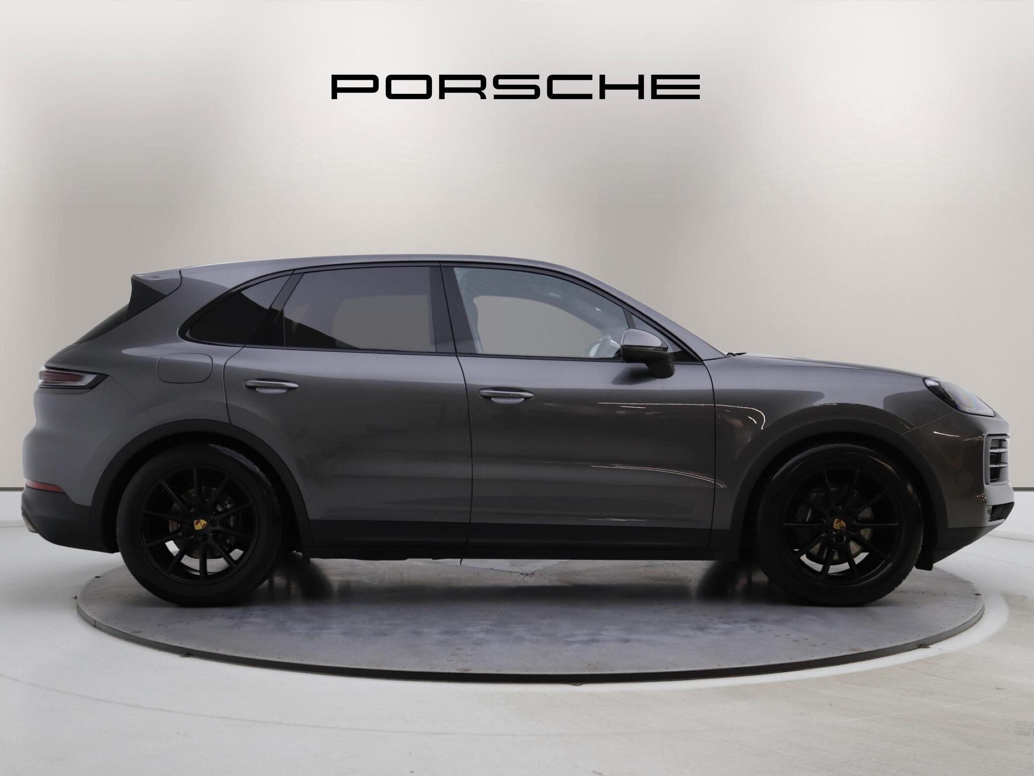 Porsche Cayenne view 3