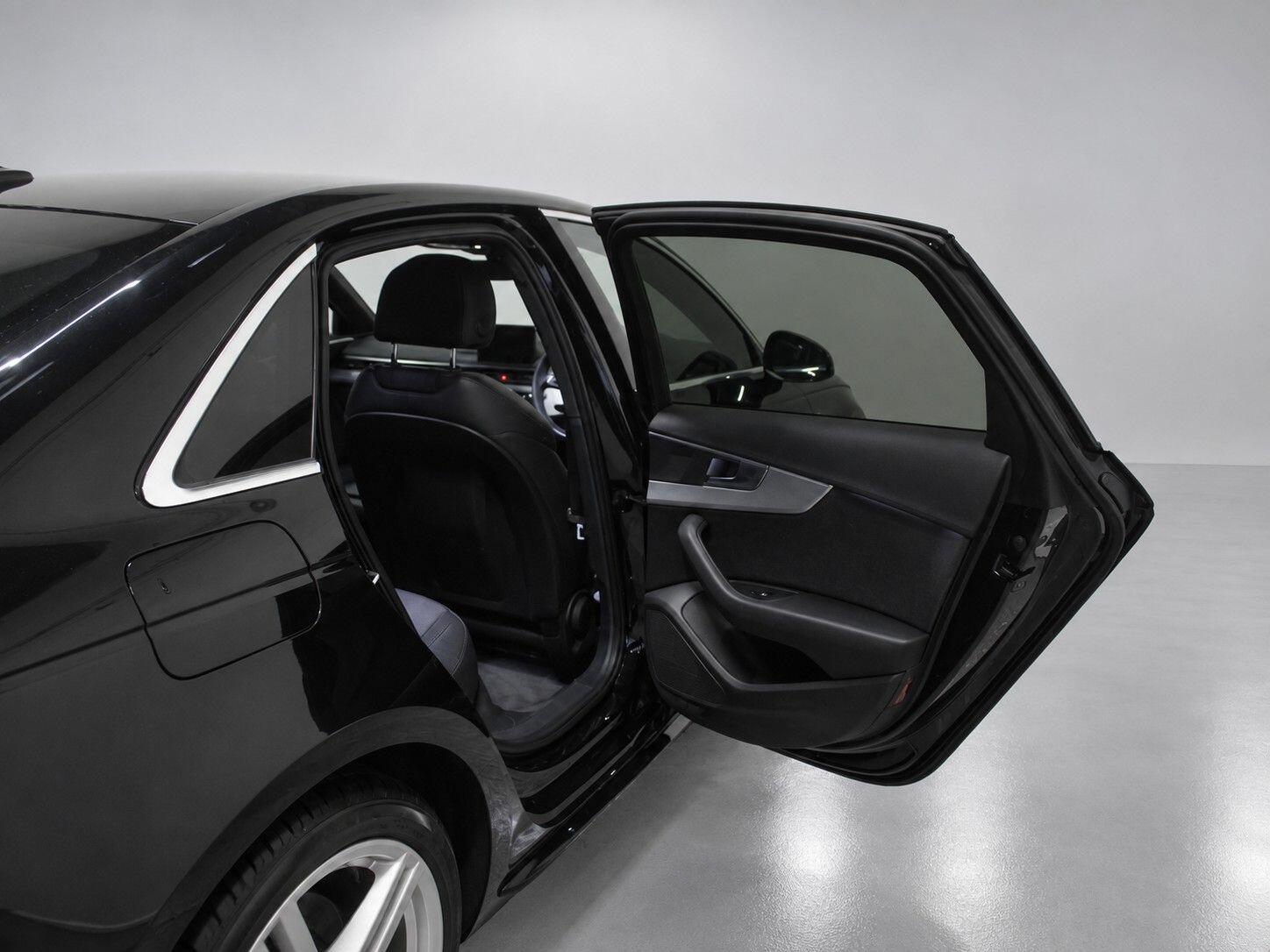 Audi A4 view 26