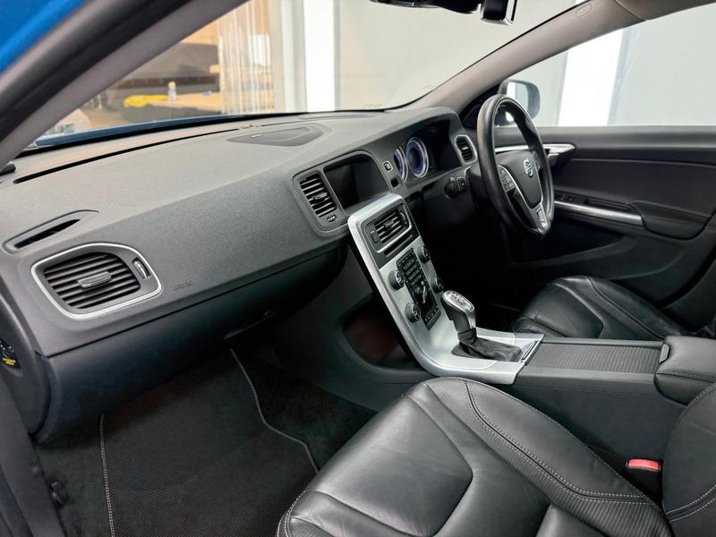 2013 Volvo V60 image 16