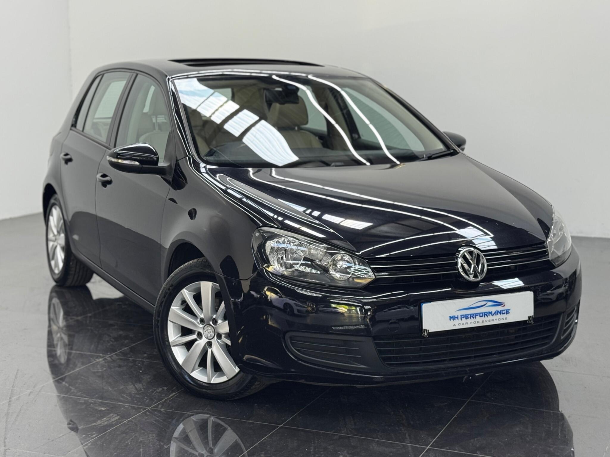 Volkswagen Golf view 3