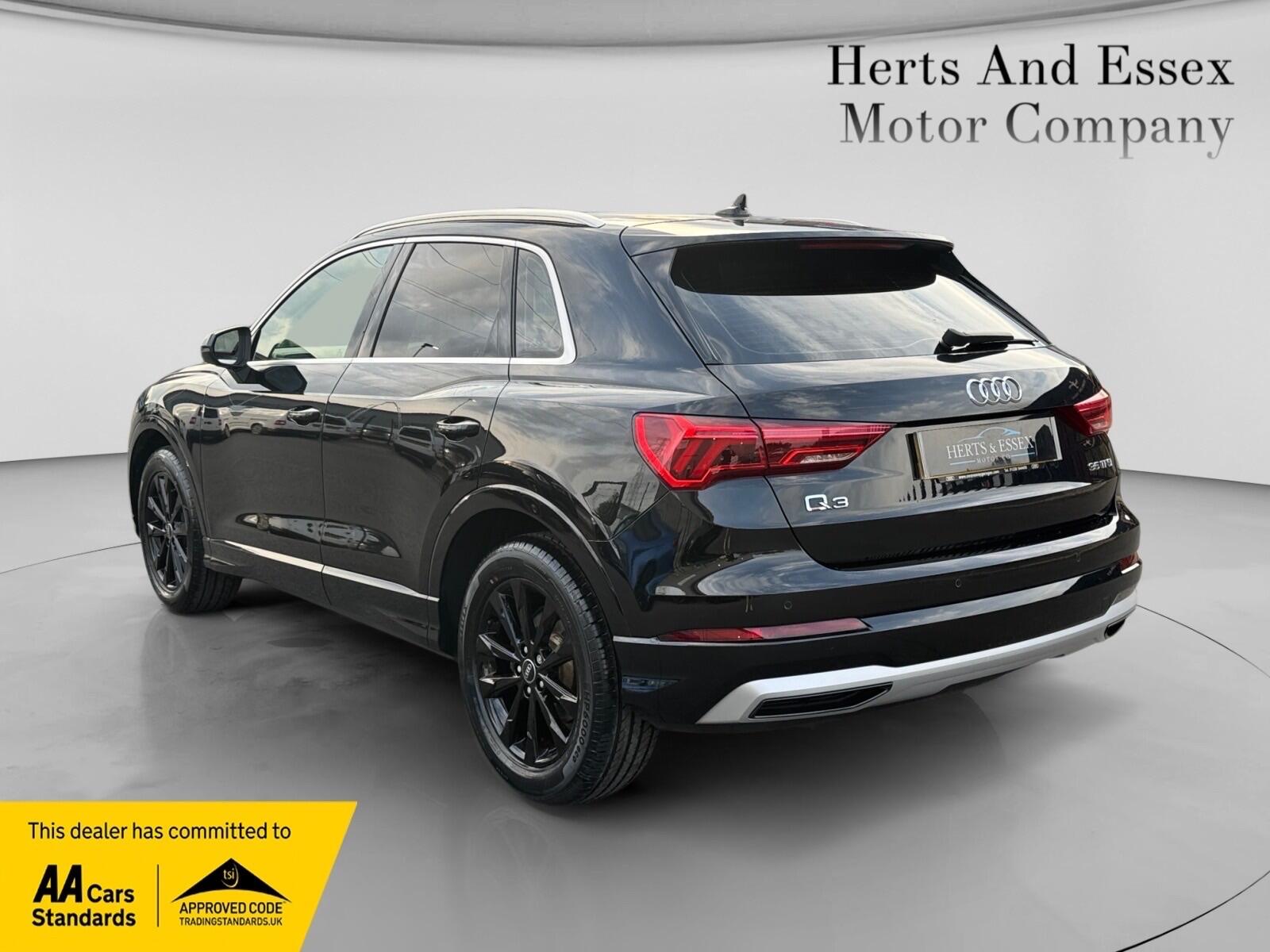 Audi Q3 view 4