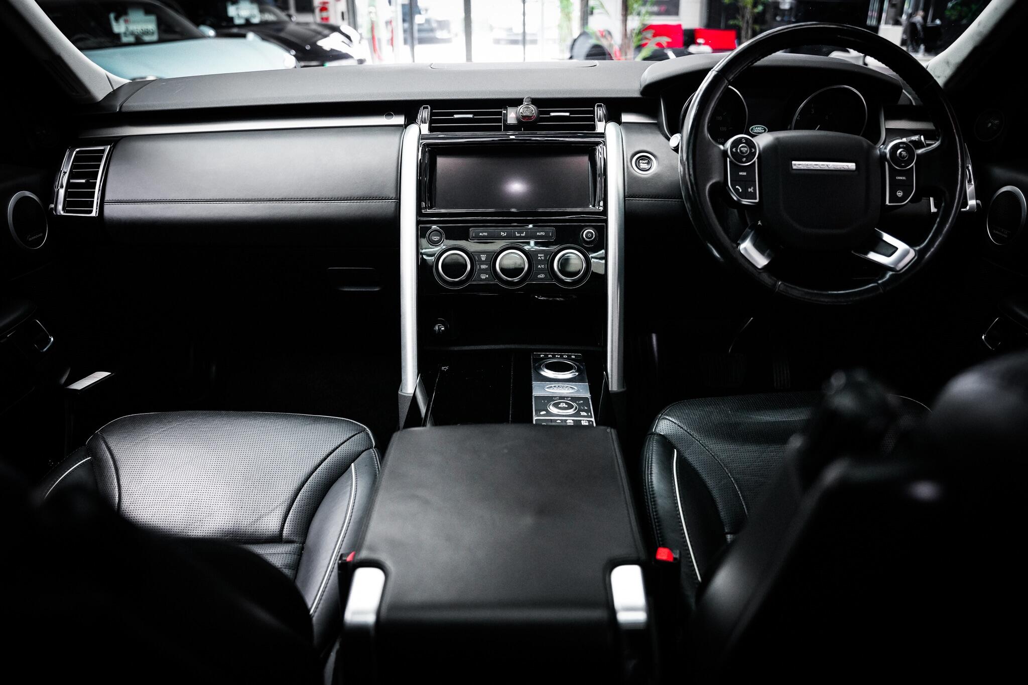 Land Rover Discovery view 22