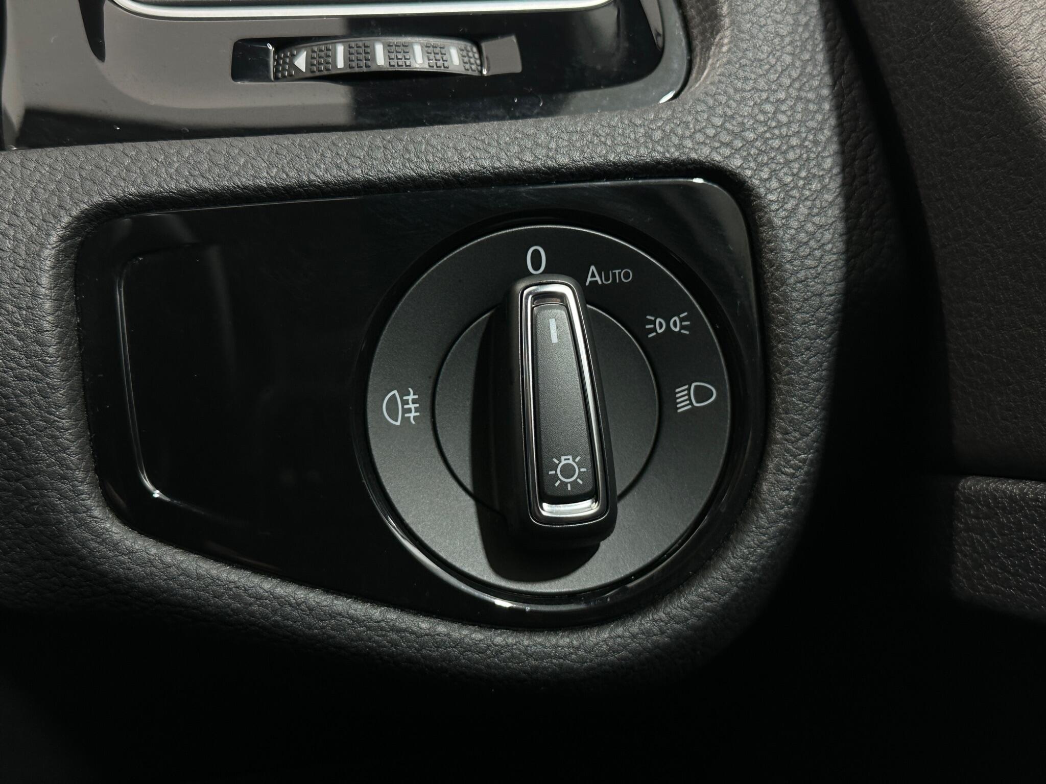 Volkswagen Golf view 18