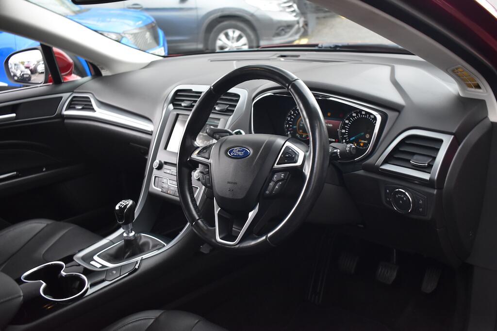 Ford Mondeo view 24