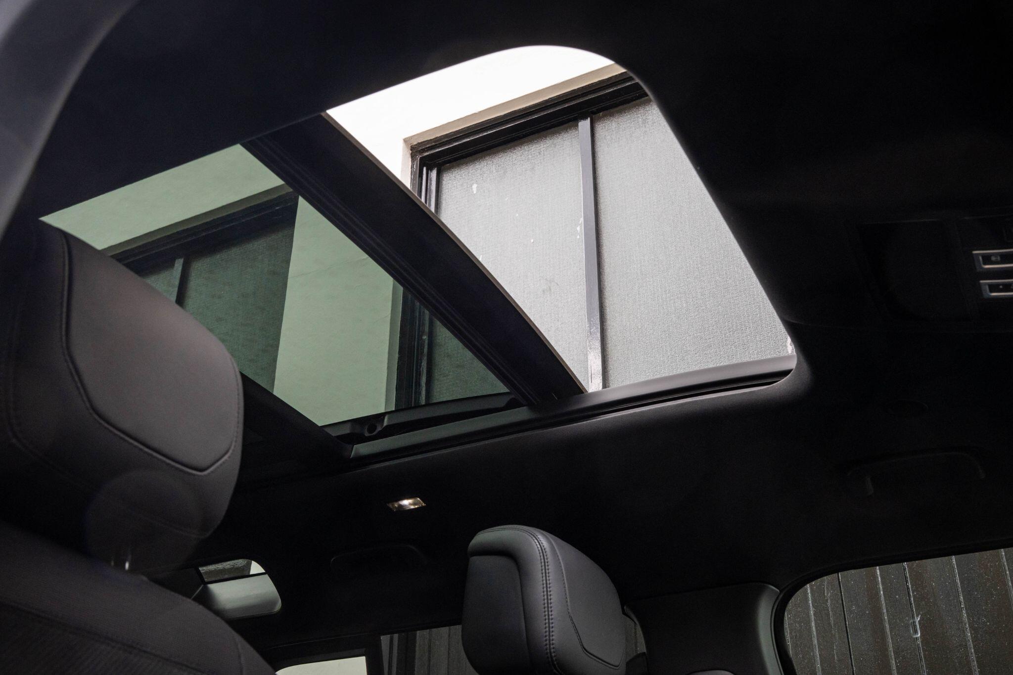 Land Rover Defender view 26