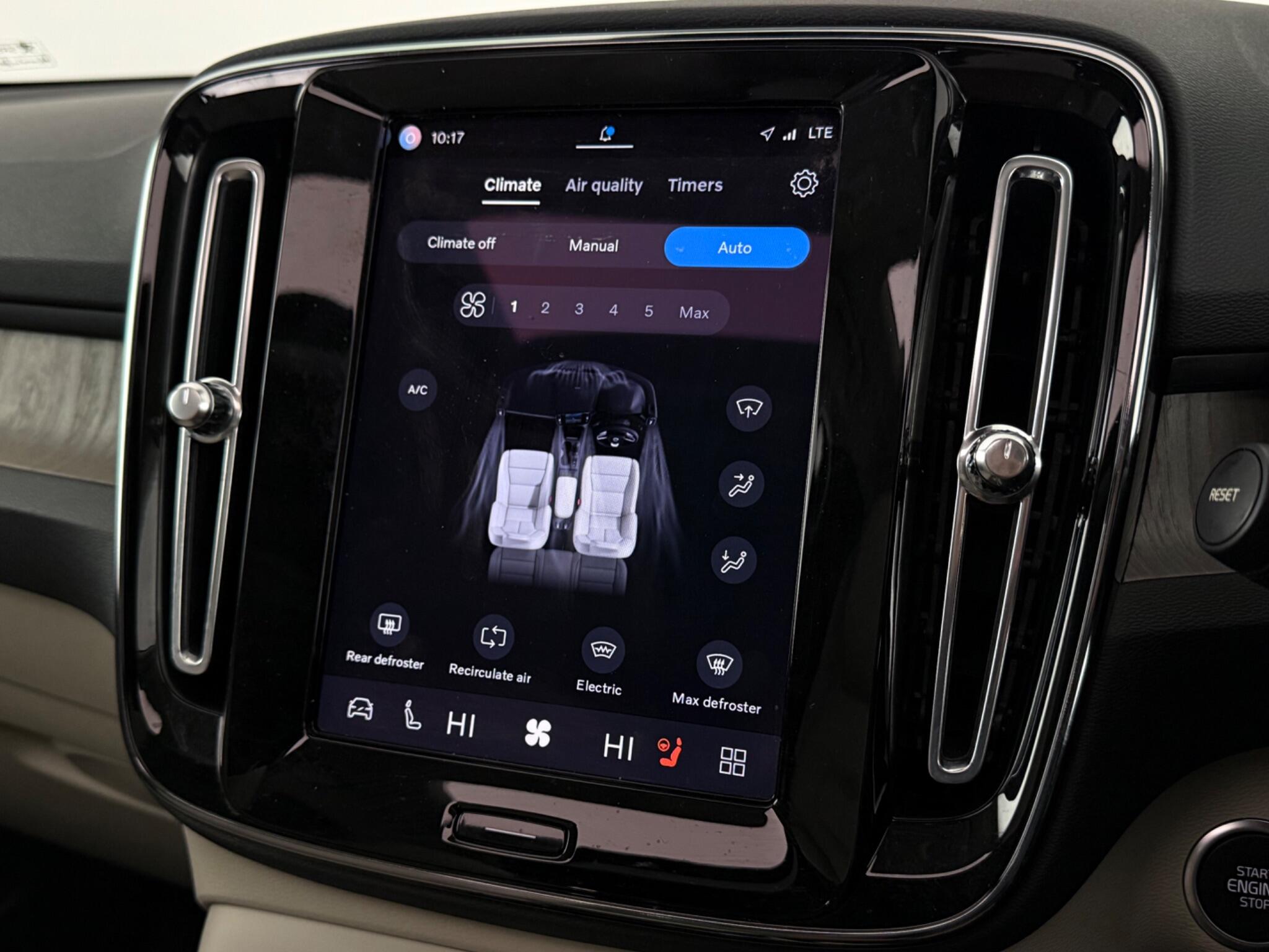Volvo XC40 view 28