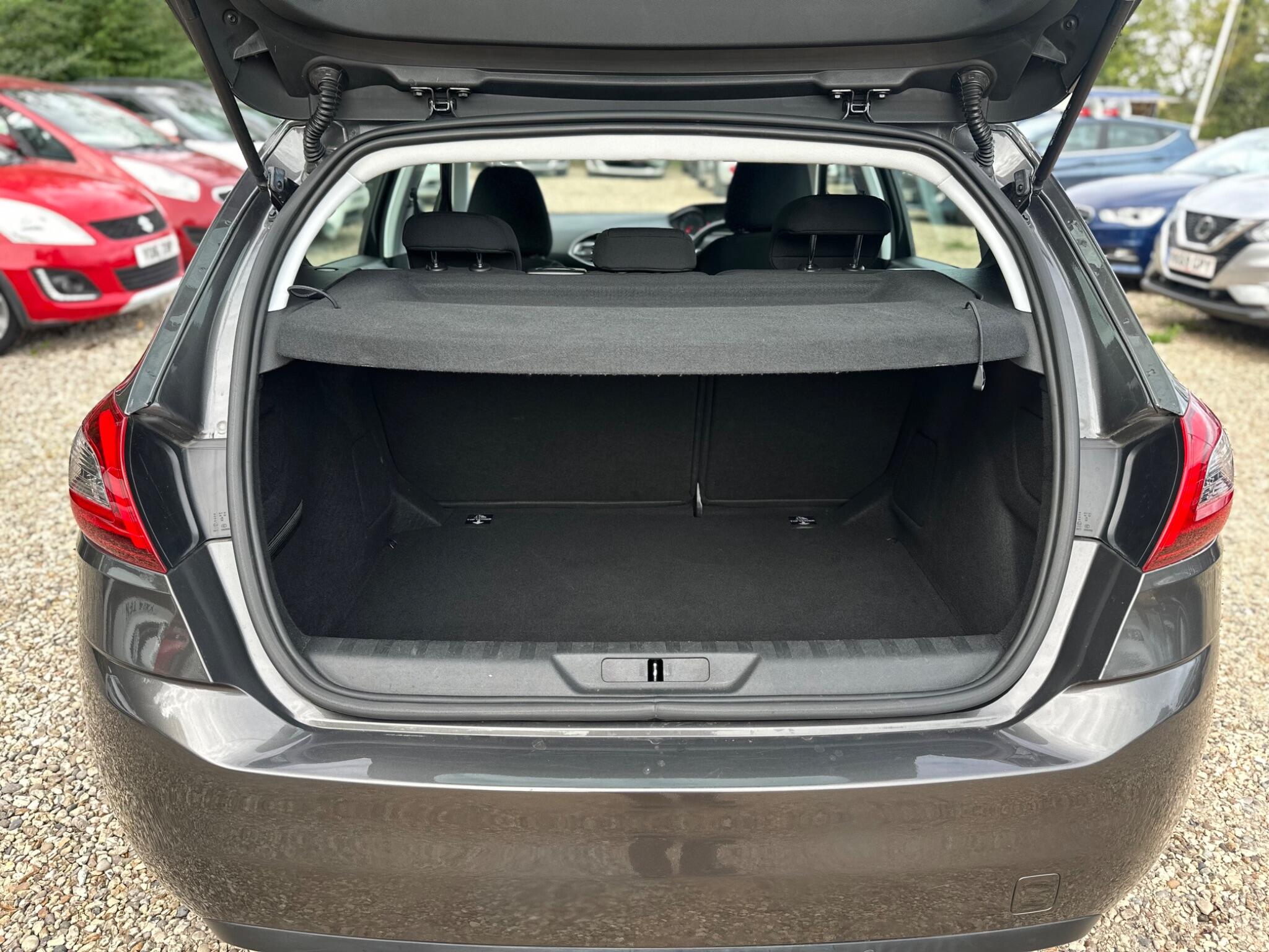 Peugeot 308 view 17