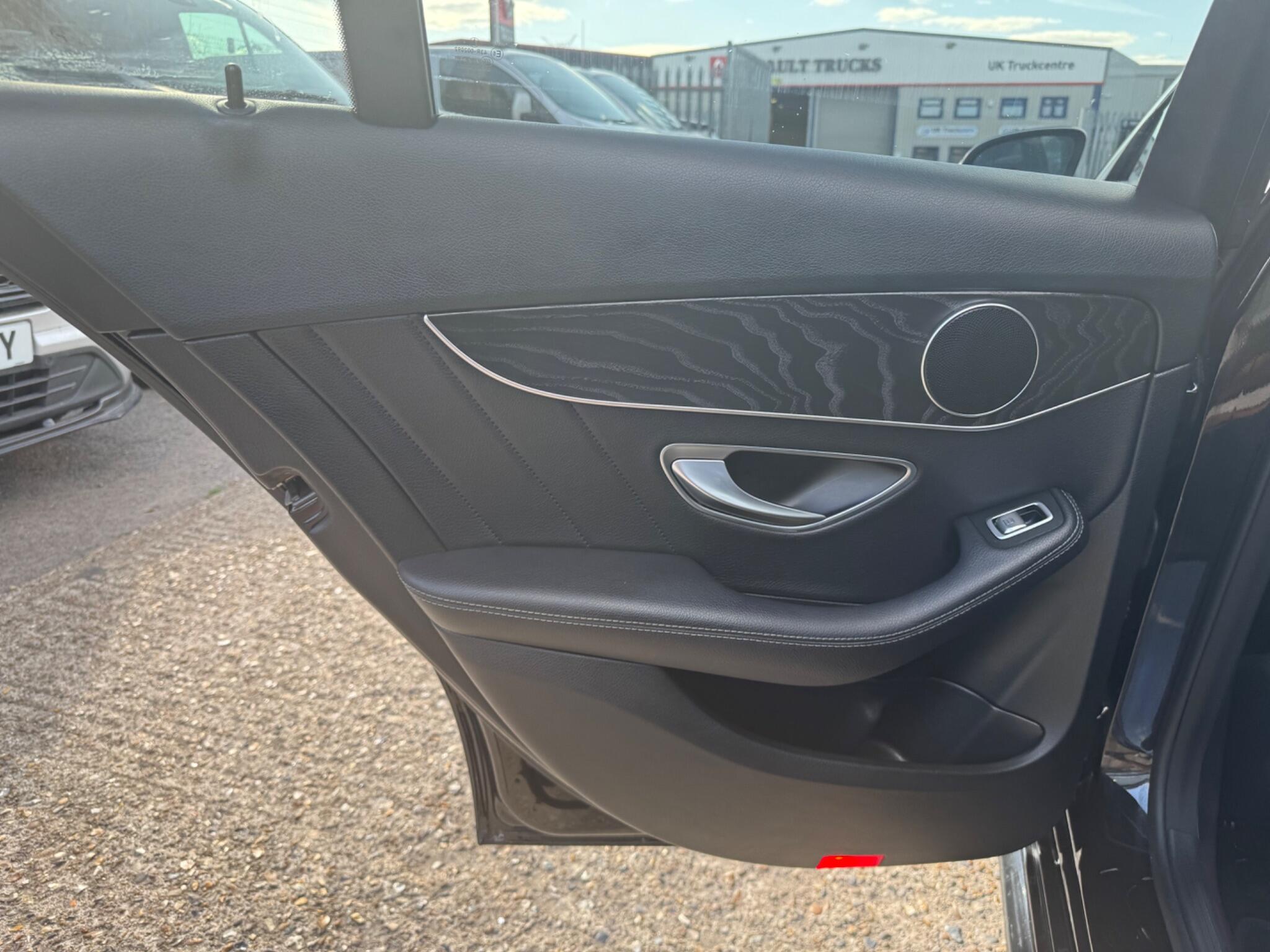 Mercedes-Benz C Class view 31