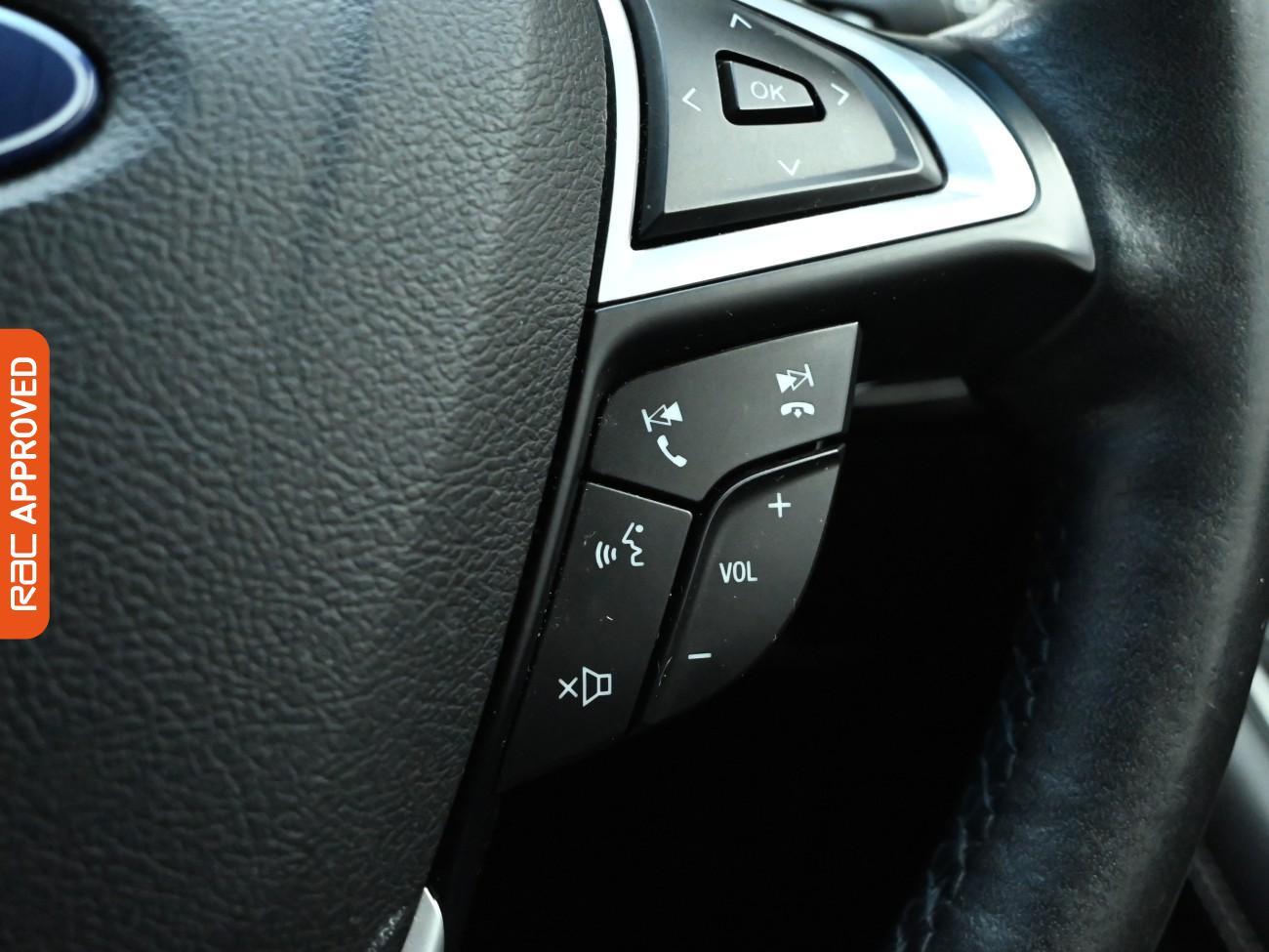 Ford Edge view 24