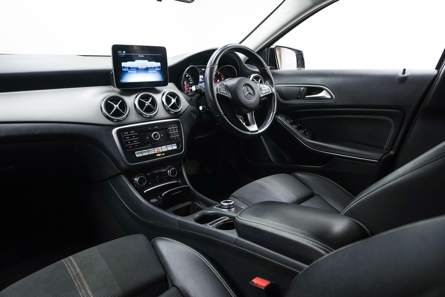 Mercedes-Benz Gla view 17