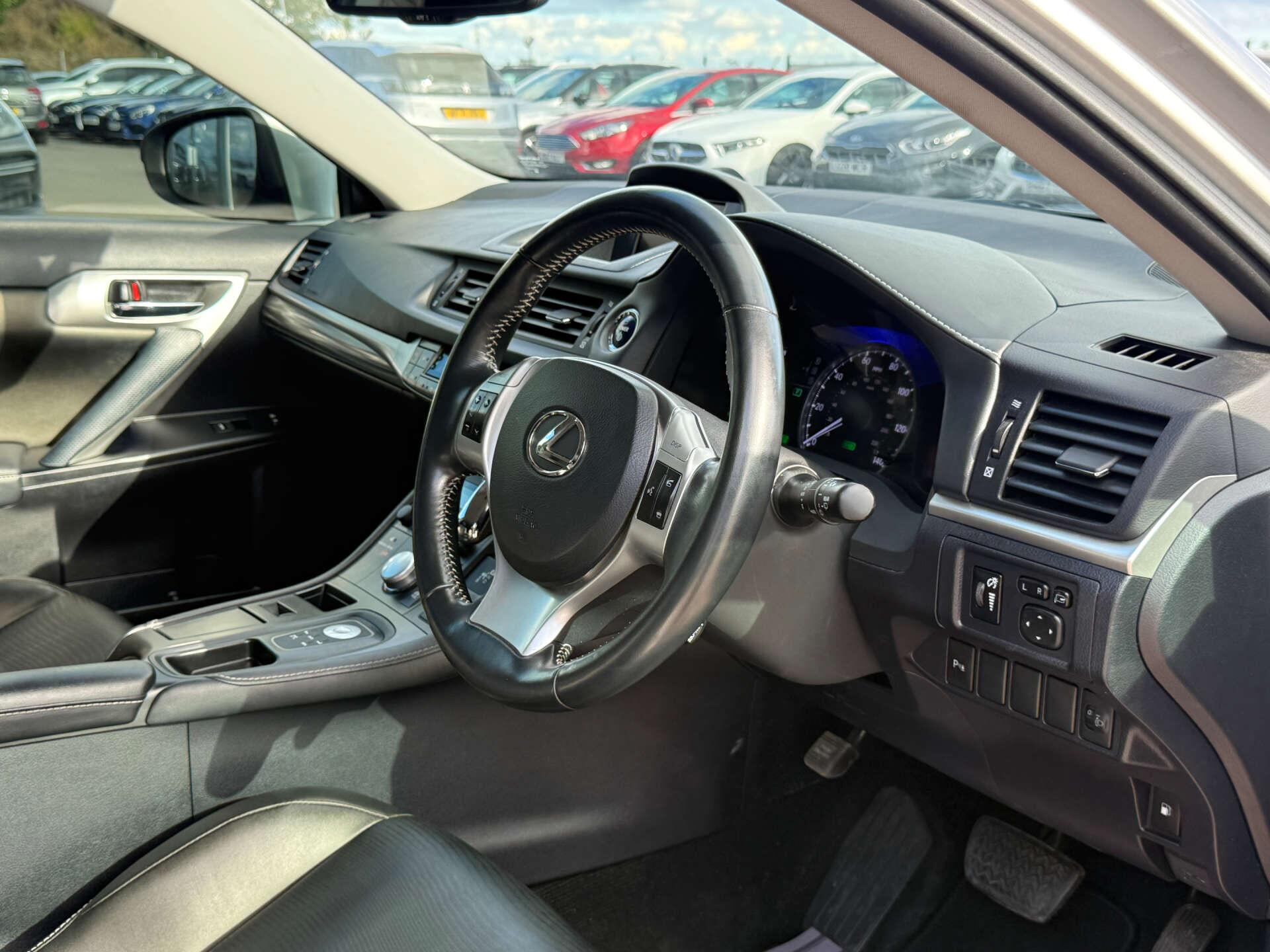 Lexus CT view 42
