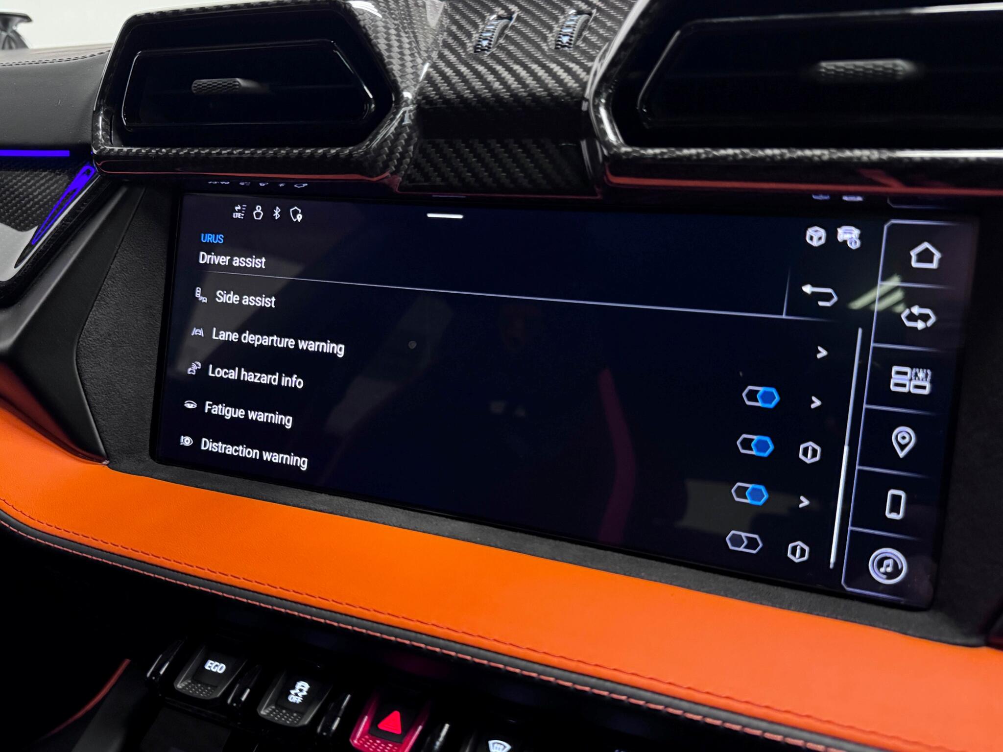Lamborghini Urus view 73