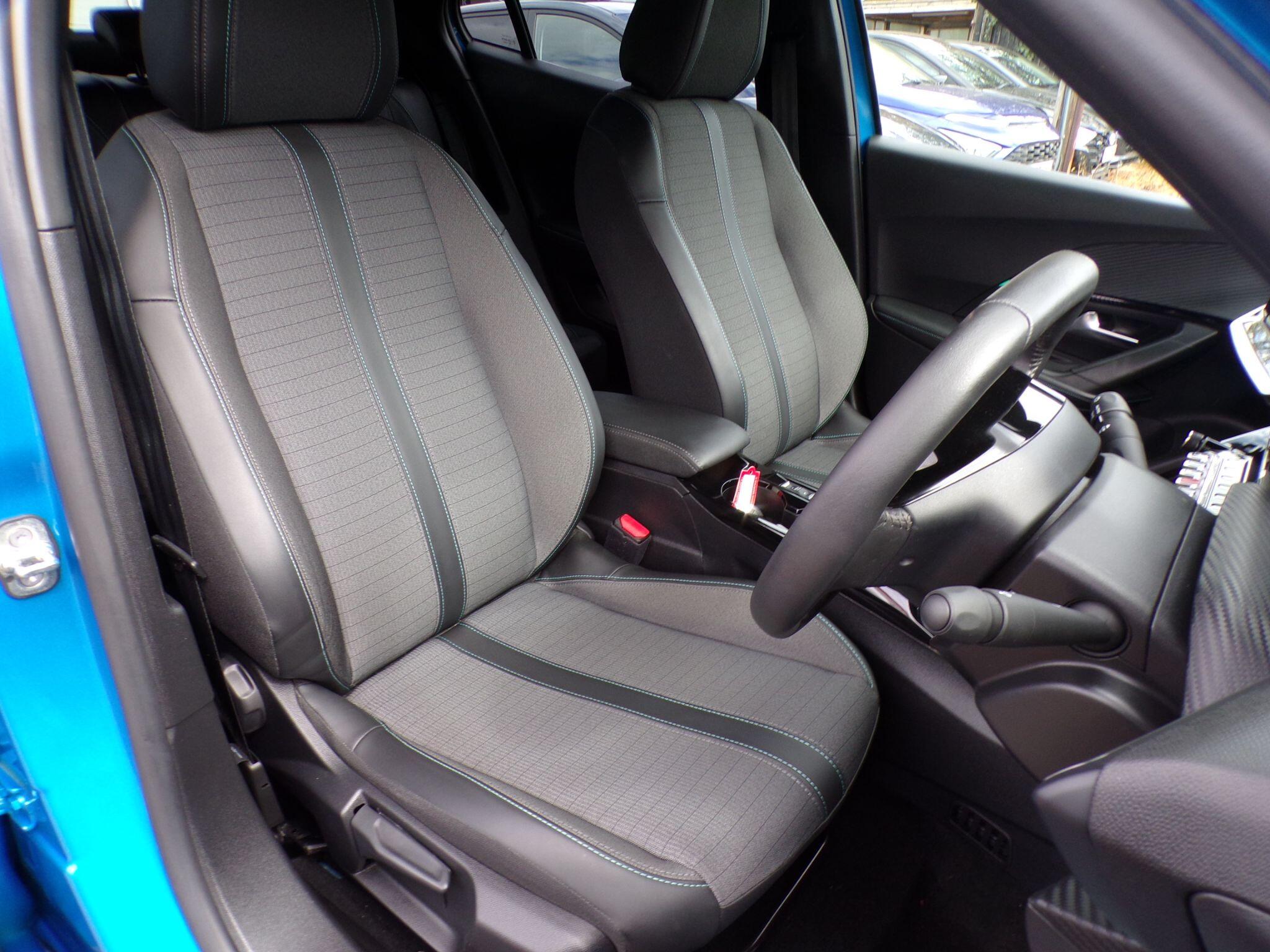 Peugeot E-2008 view 15