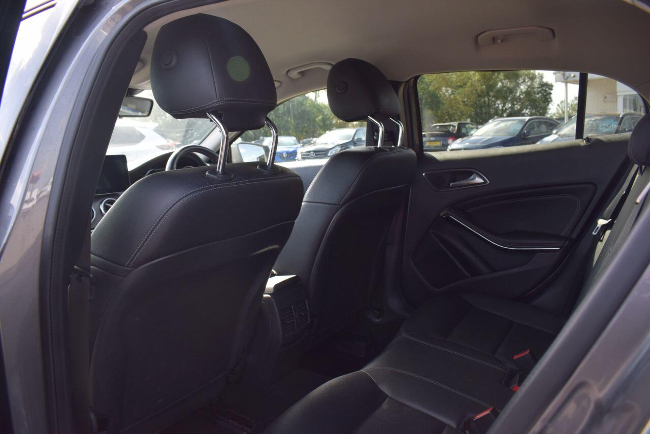 Mercedes-Benz GLA view 16