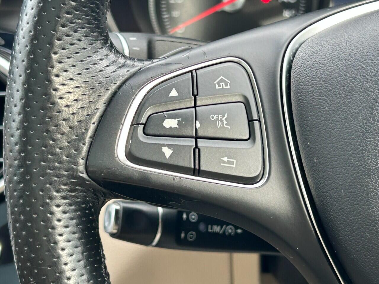 Mercedes-Benz C-Class view 26