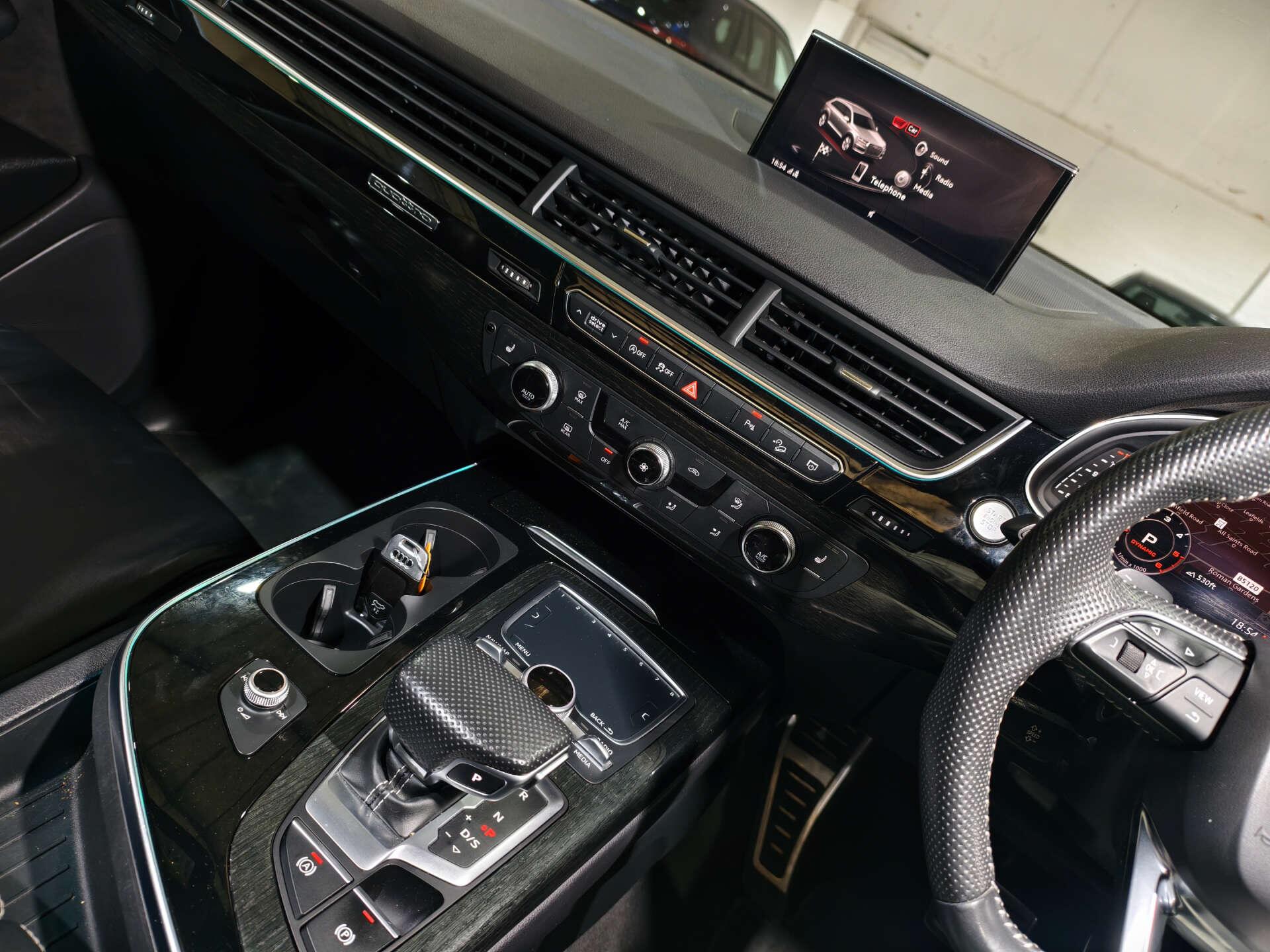 Audi Q7 view 30