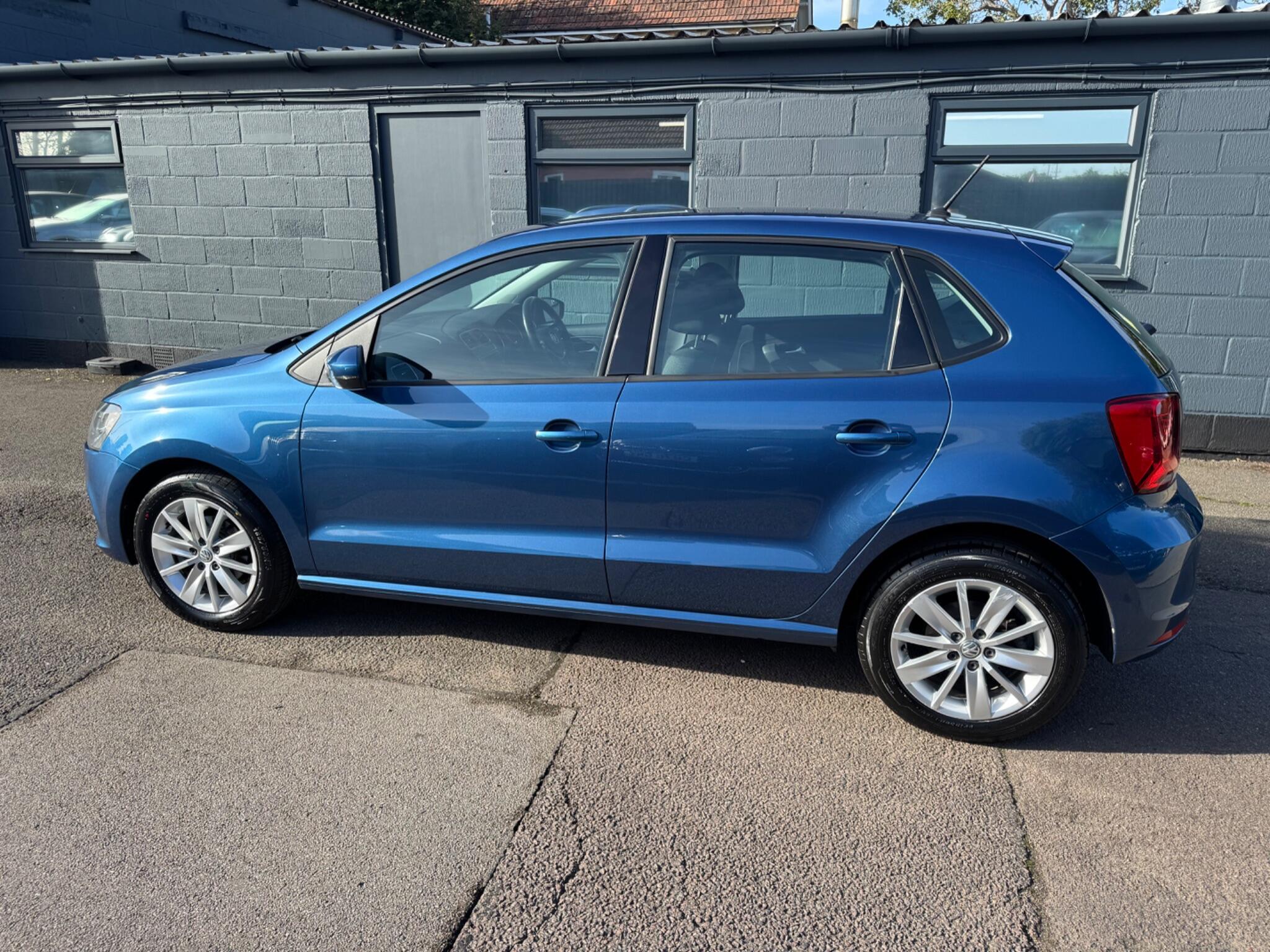 Volkswagen Polo view 5