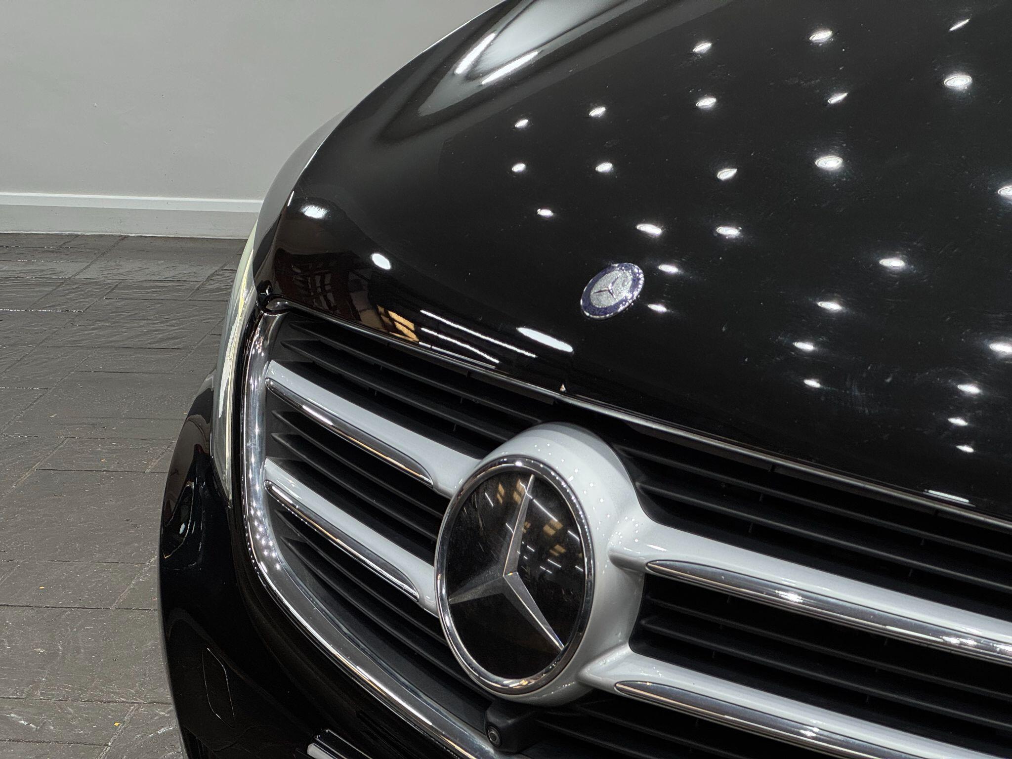 Mercedes-Benz V-Class view 9