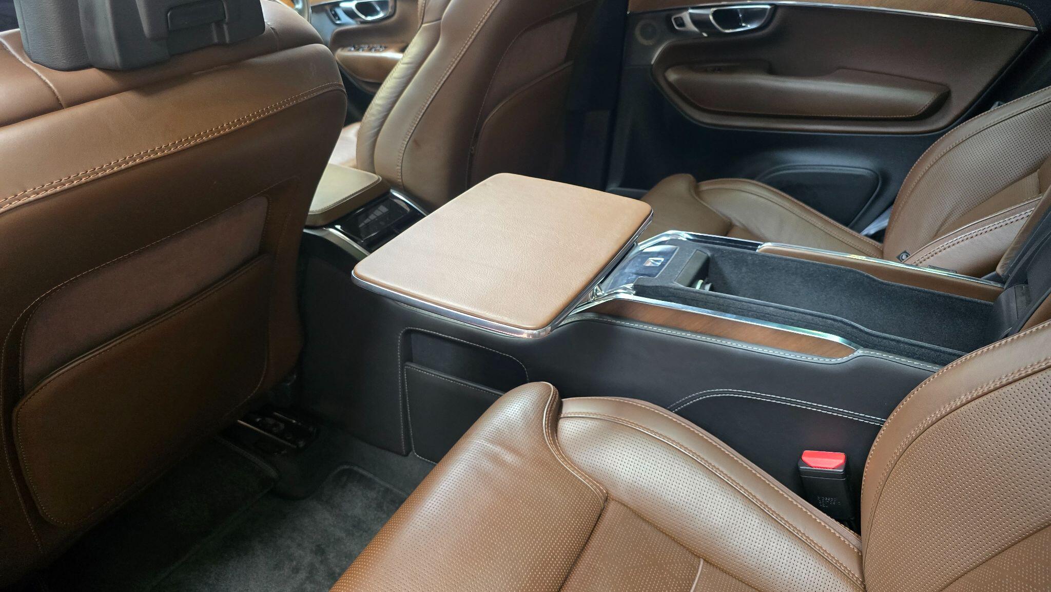 Volvo XC90 view 40