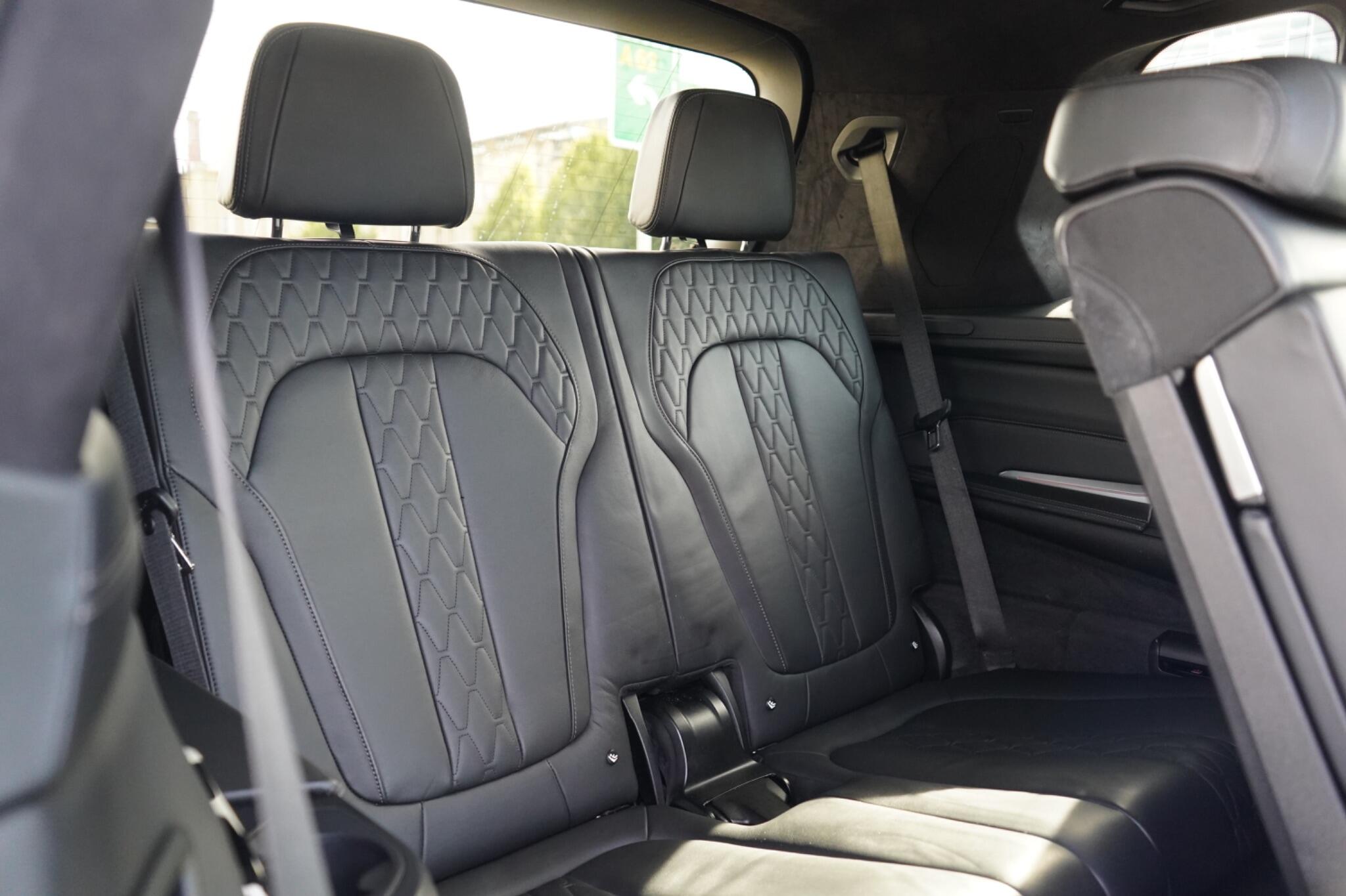 BMW X7 view 27