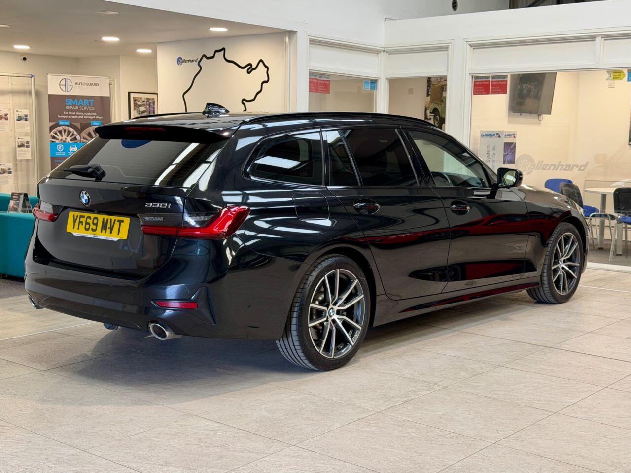BMW 3 Series view 18