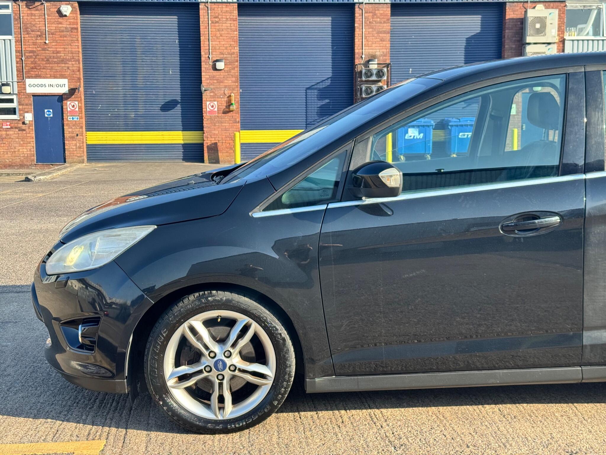 Ford C-Max view 9
