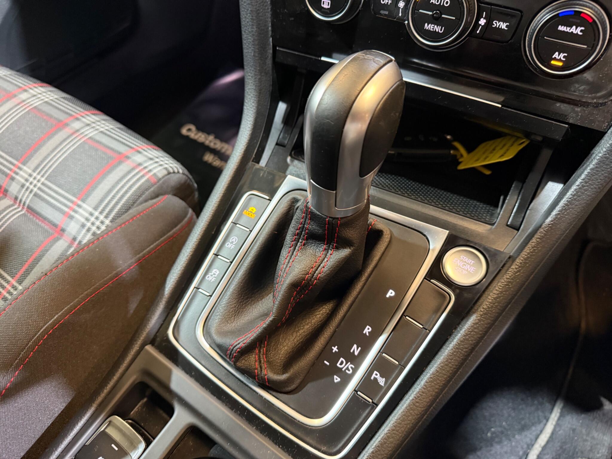 Volkswagen Golf view 14